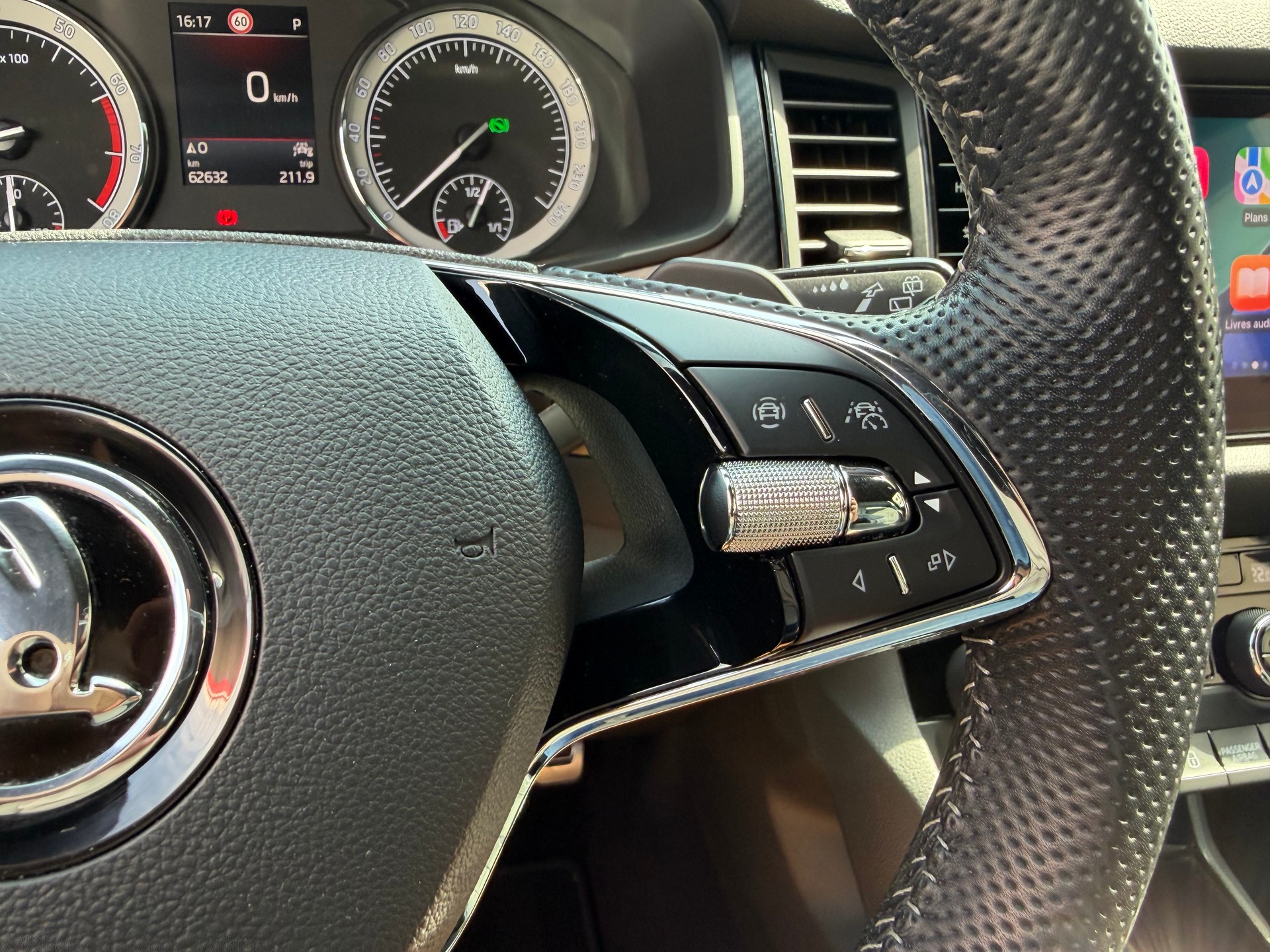 SKODA Kodiaq 2.0 TSI 4x4 SportLine-image-13