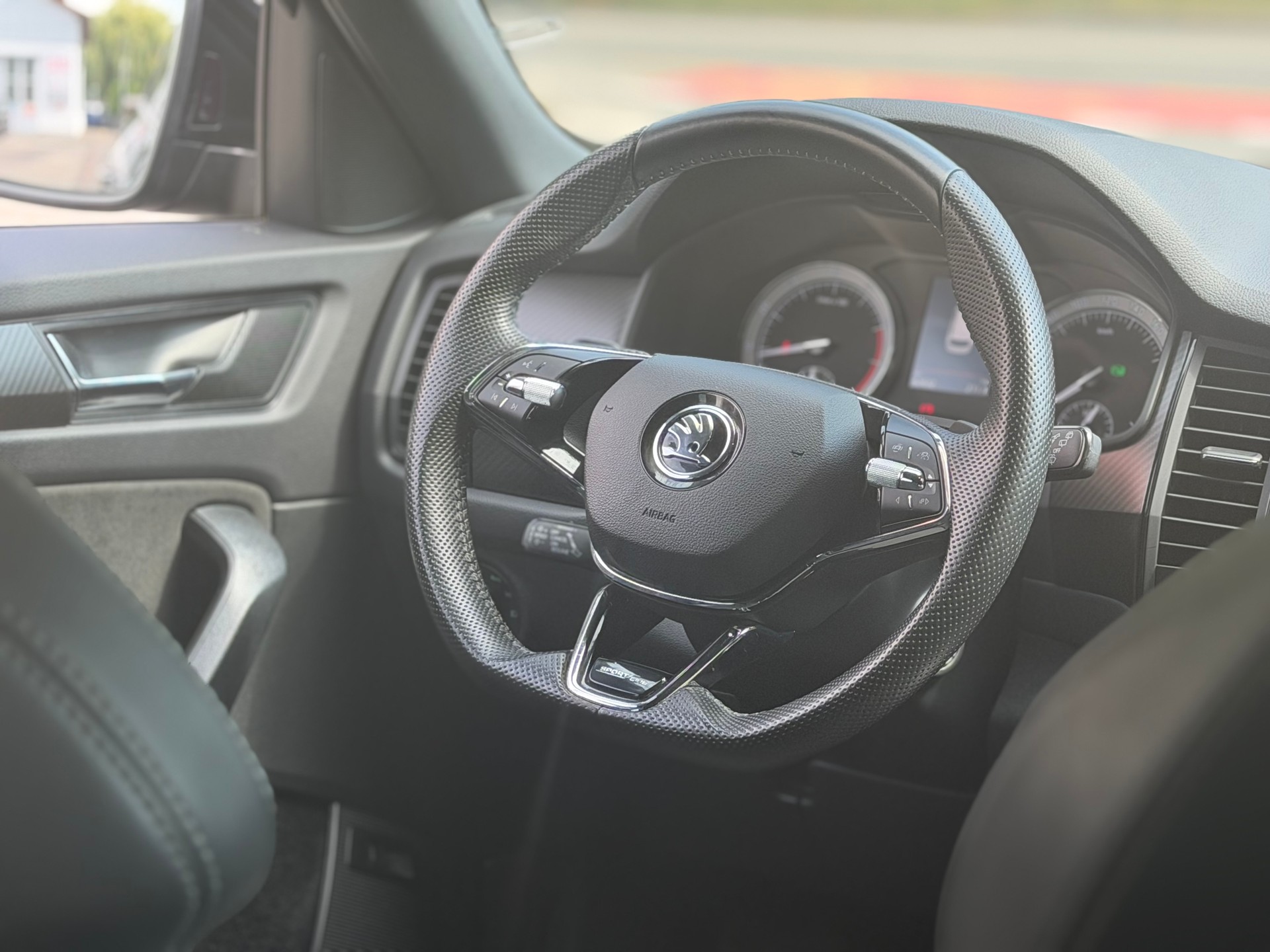 SKODA Kodiaq 2.0 TSI 4x4 SportLine-image-10