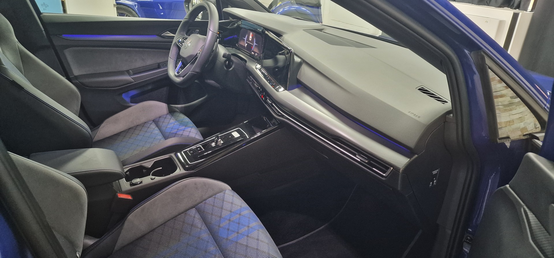 VW Golf 2.0 TSI R DSG 4Motion R Performance-image-22