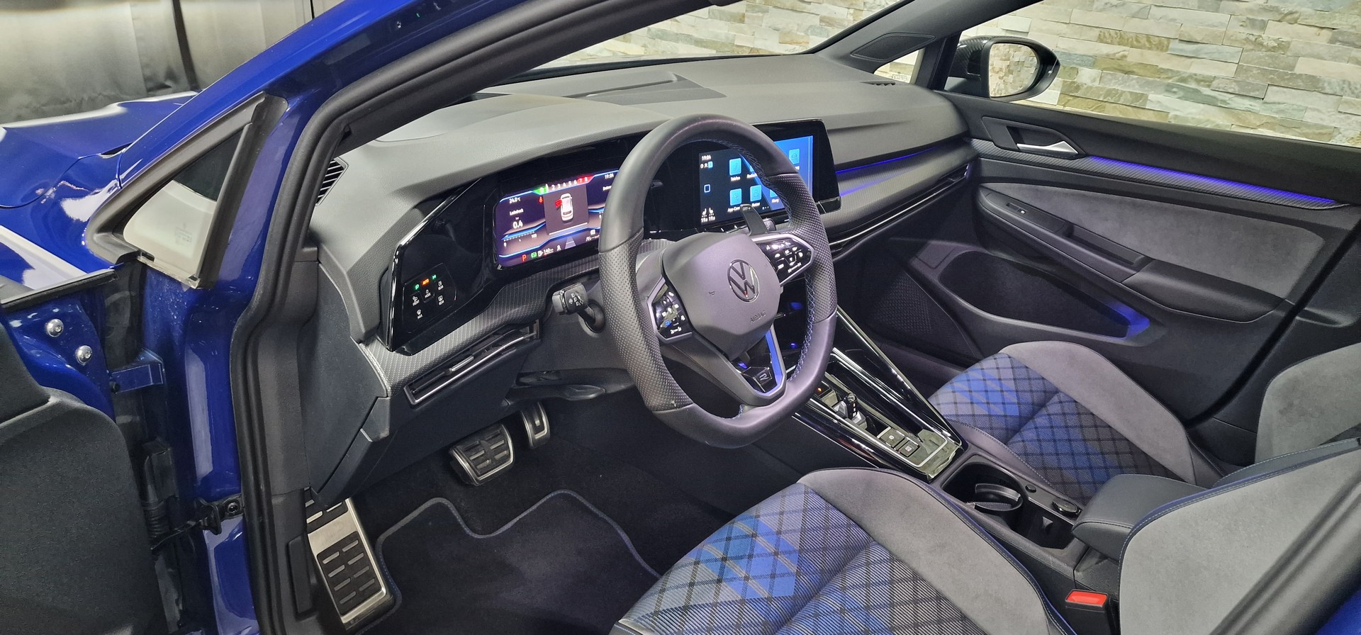VW Golf 2.0 TSI R DSG 4Motion R Performance-image-12