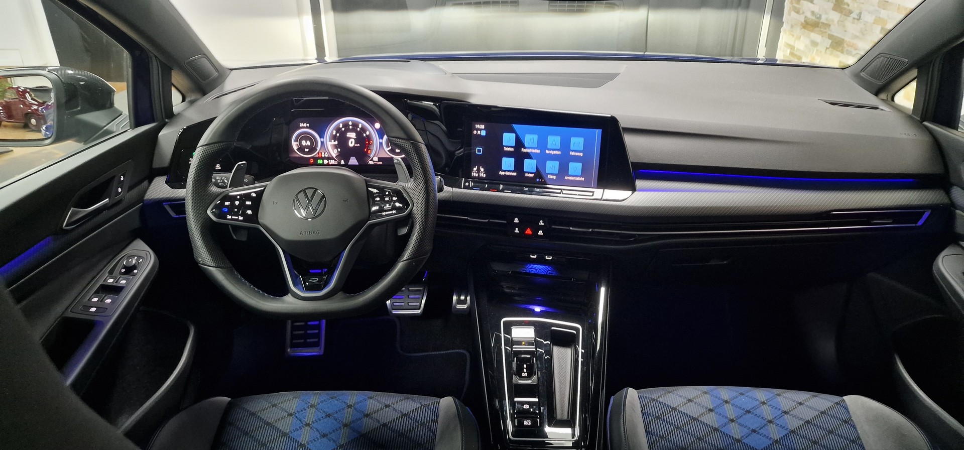 VW Golf 2.0 TSI R DSG 4Motion R Performance-image-26