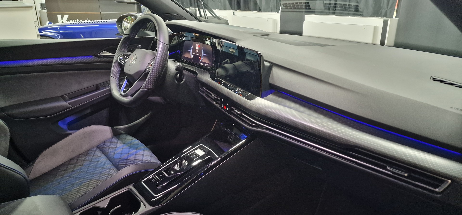 VW Golf 2.0 TSI R DSG 4Motion R Performance-image-23