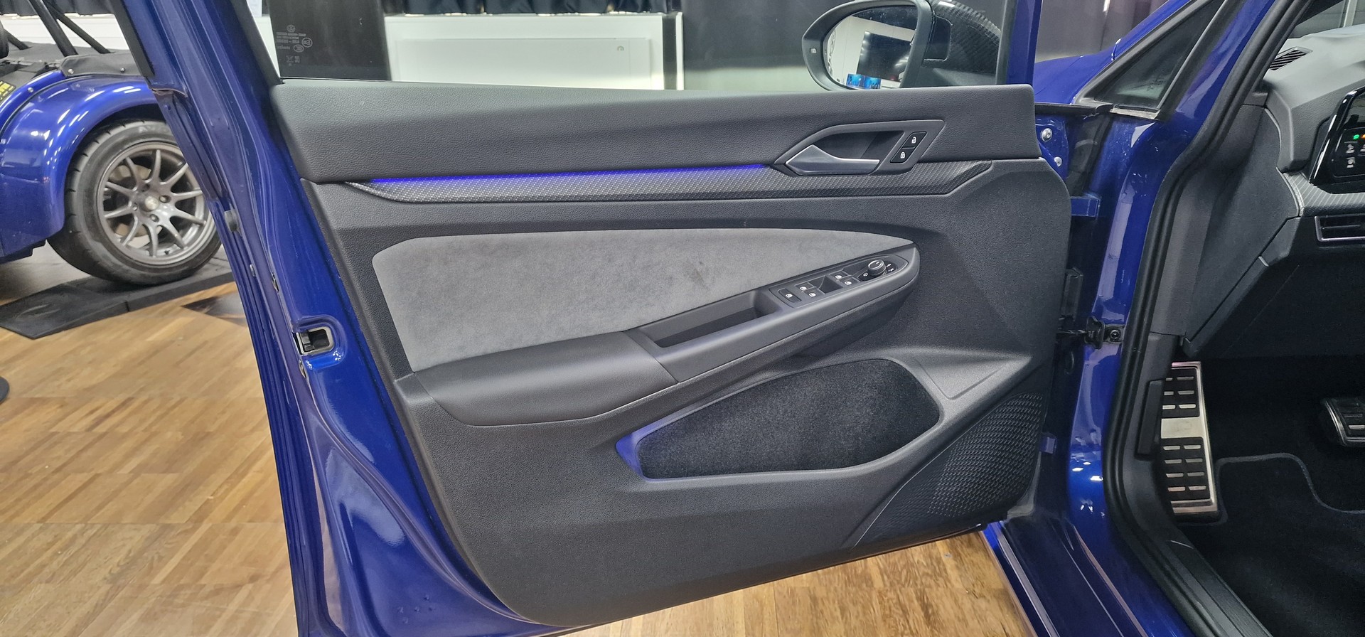 VW Golf 2.0 TSI R DSG 4Motion R Performance-image-11