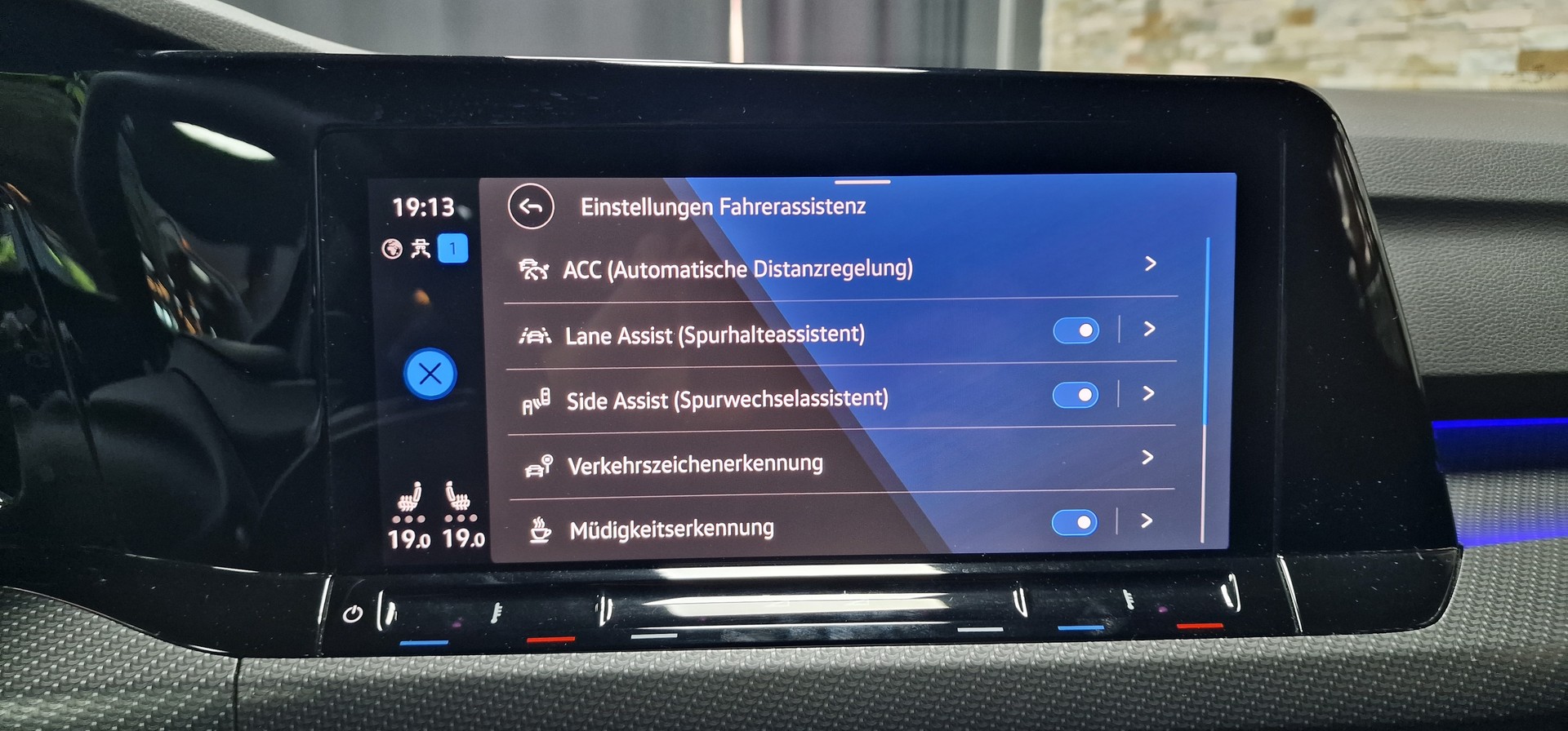 VW Golf 2.0 TSI R DSG 4Motion R Performance-image-19
