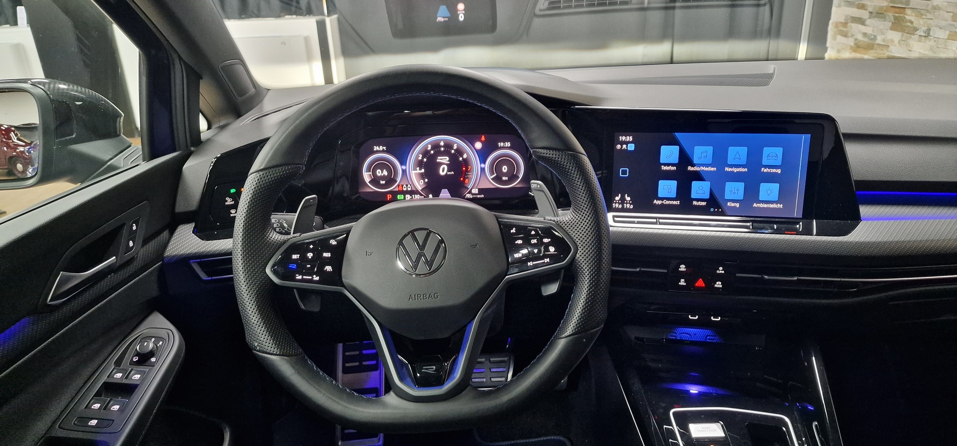 VW Golf 2.0 TSI R DSG 4Motion R Performance-image-13