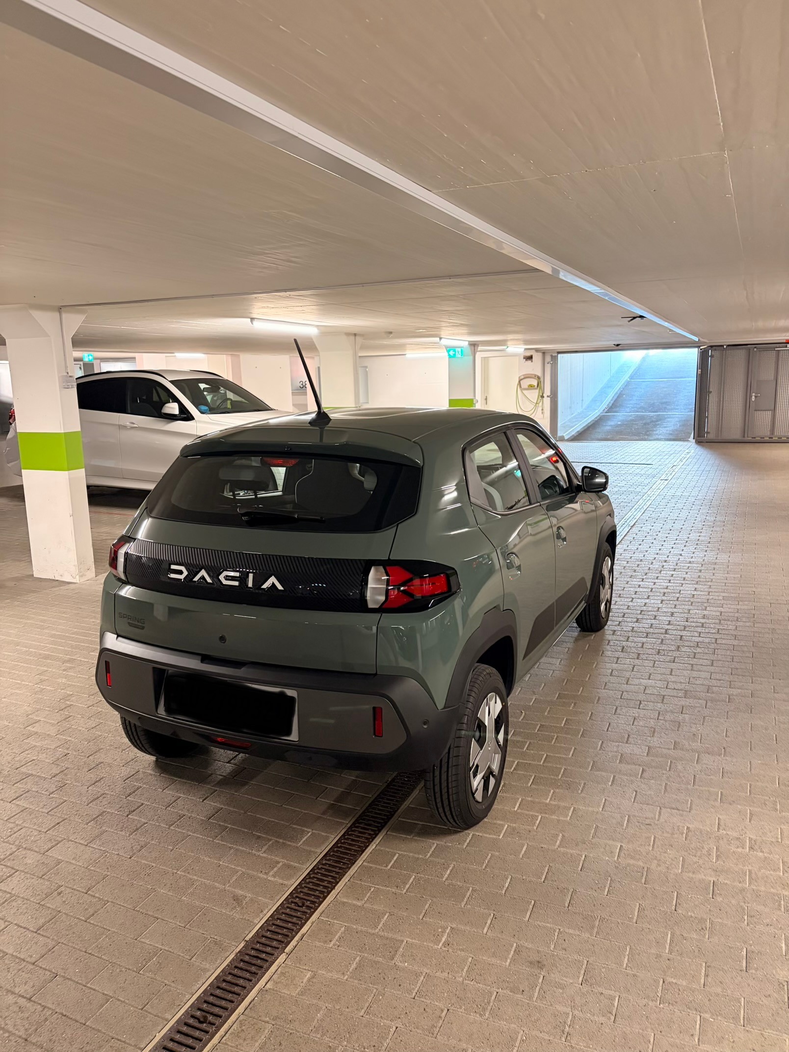 DACIA DACIA SPRING 27 kWh EXPRESSION mit NAVI-image-1