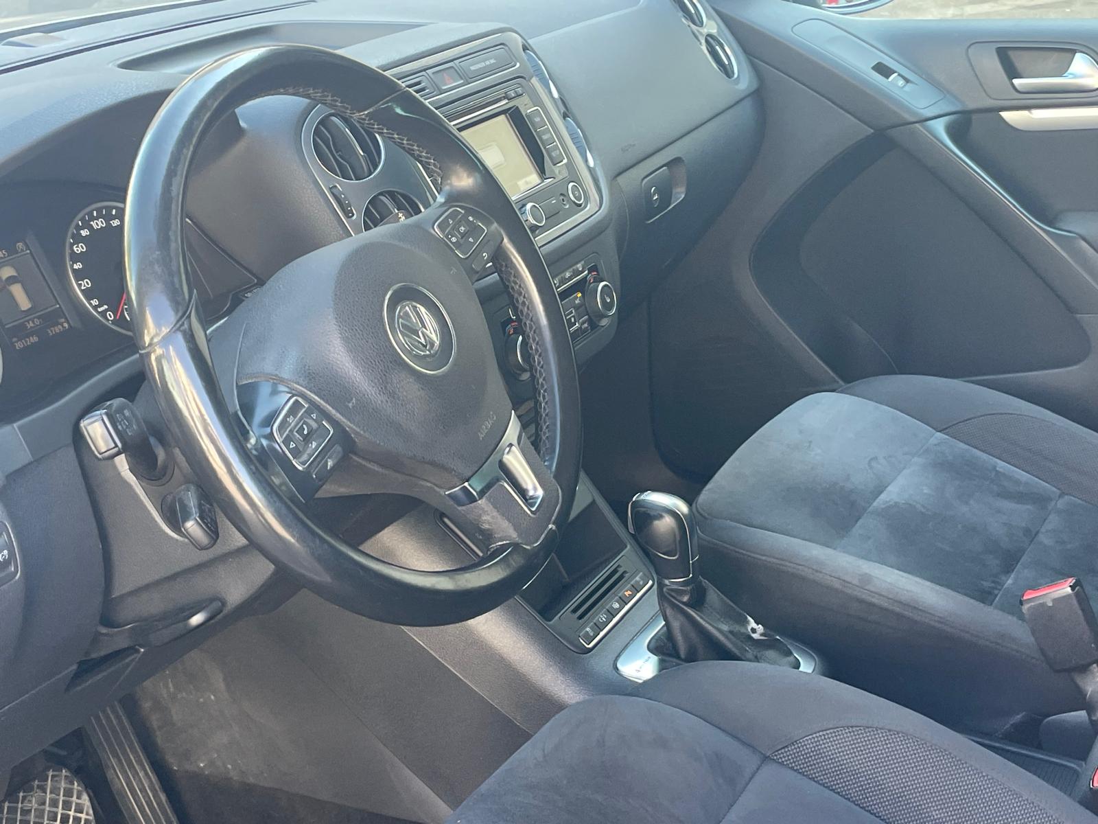 VW Tiguan 2.0 TDI BlueMotion Sport&Style 4Motion DSG-image-2