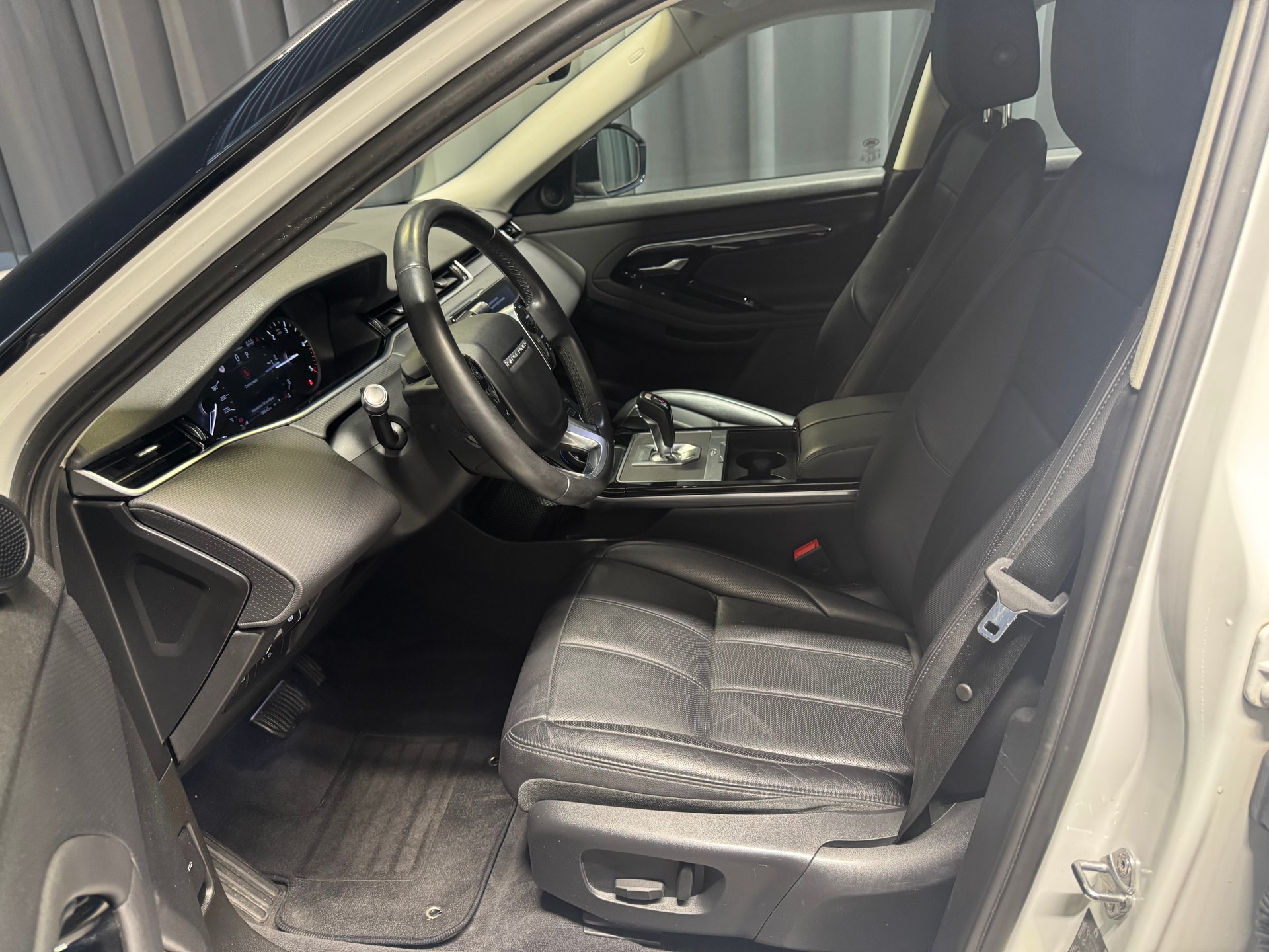 LAND ROVER Range Rover Evoque 2.0 TD4 Pure AT9(32)-image-5