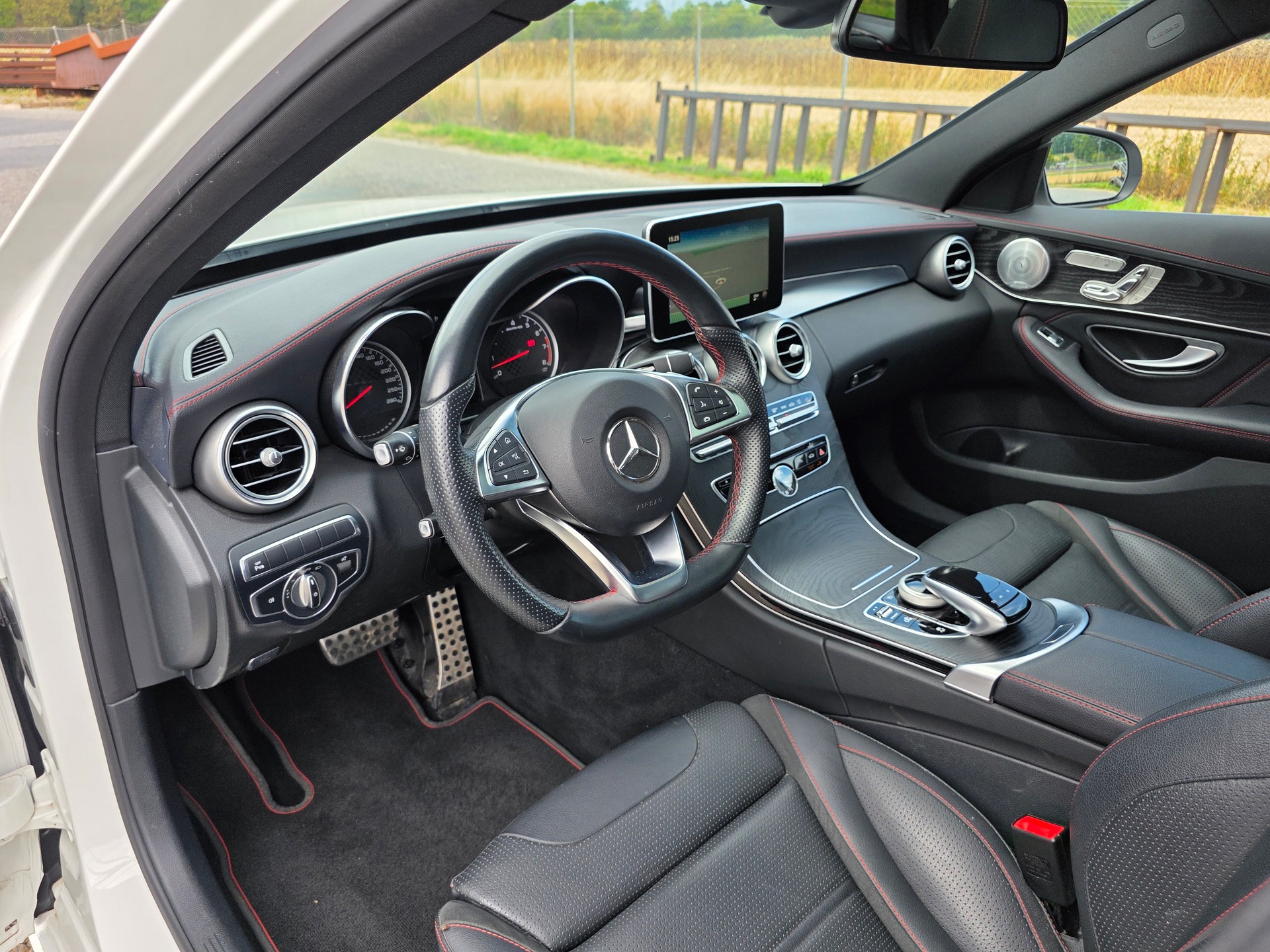 MERCEDES-BENZ C 43 AMG 4Matic 9G-Tronic-image-12