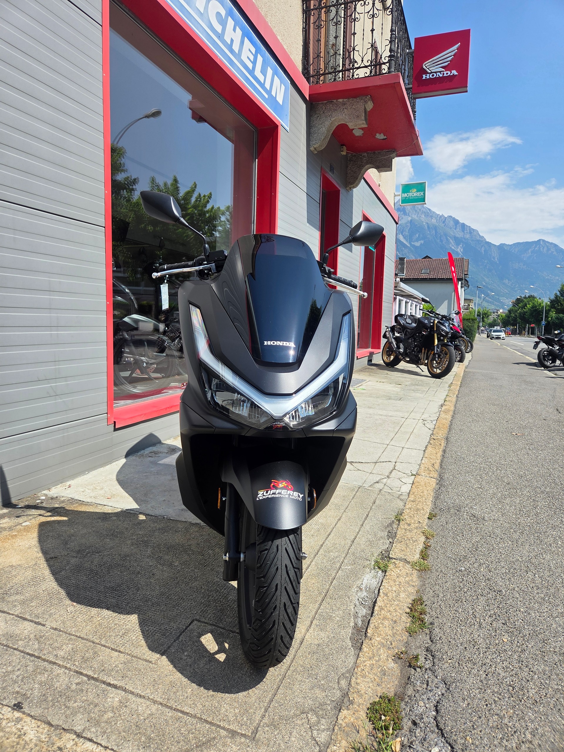HONDA PCX 125 DX TFT. connectivity
