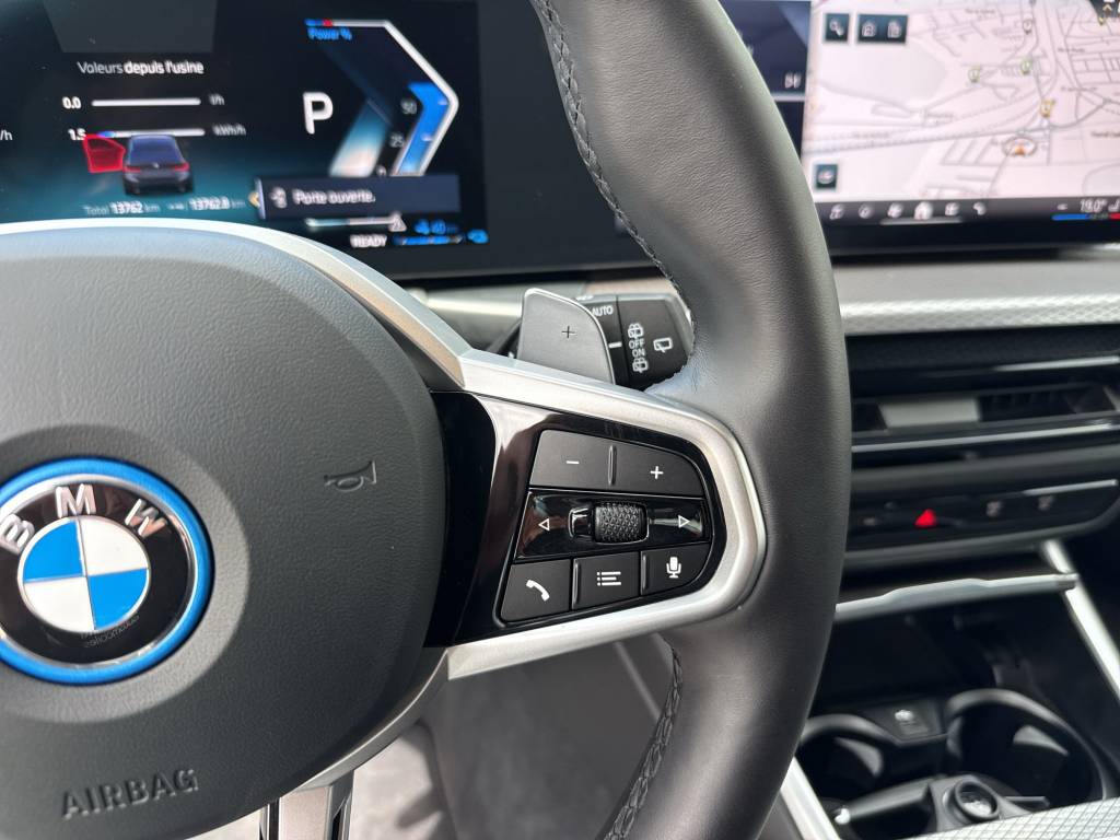 BMW 330e x DriveTouring Steptronic M Sport-image-16