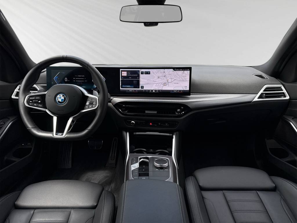 BMW 330e x DriveTouring Steptronic M Sport-image-6