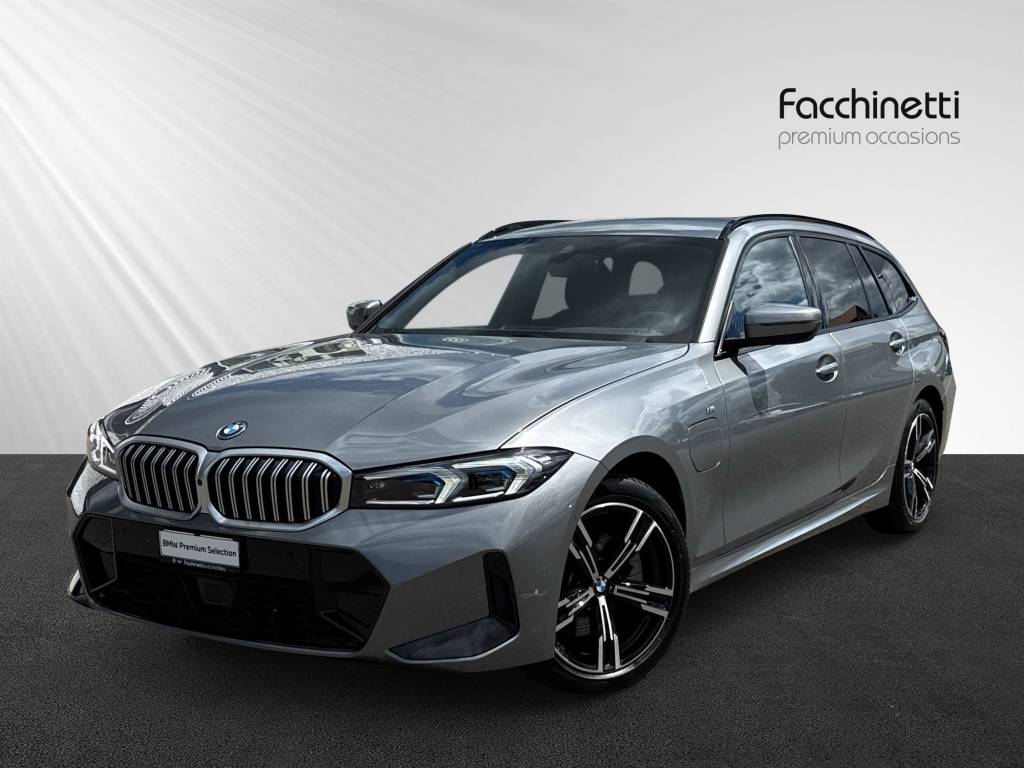 BMW 330e x DriveTouring Steptronic M Sport-image-0