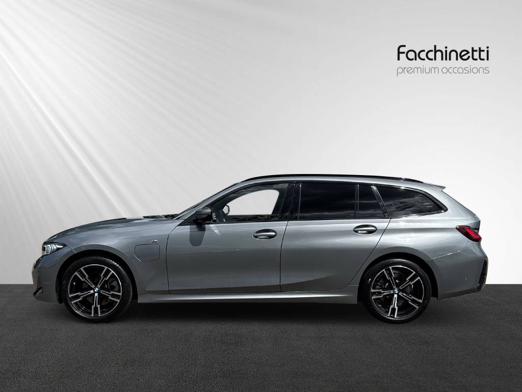 BMW 330e x DriveTouring Steptronic M Sport-image-2