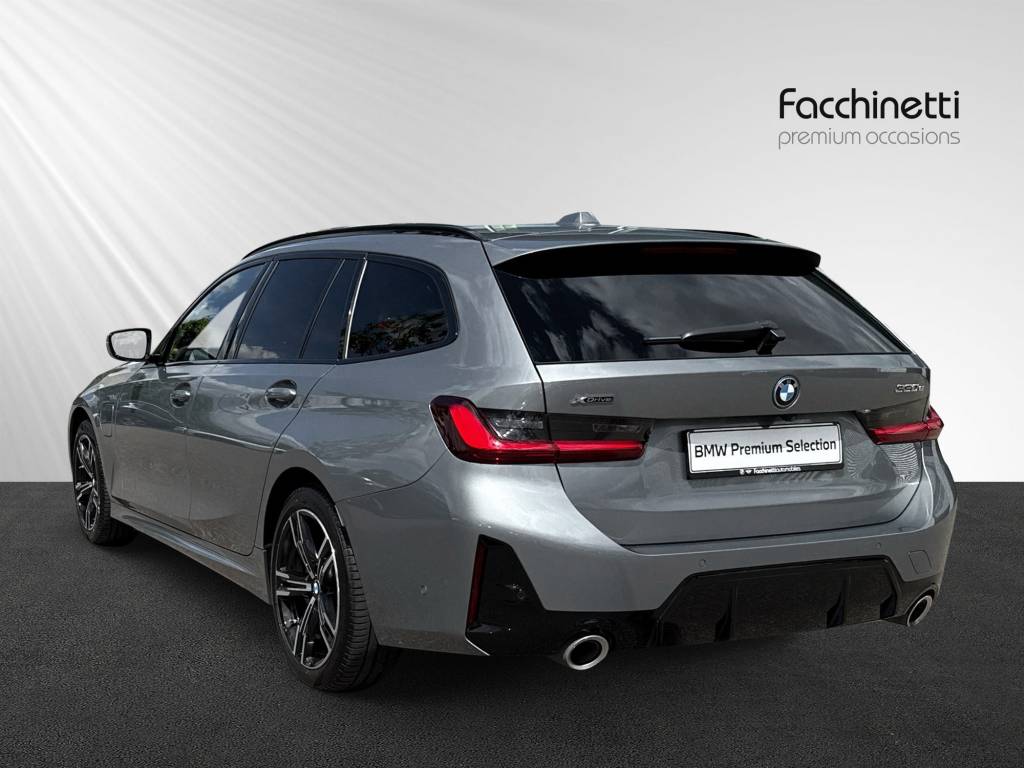 BMW 330e x DriveTouring Steptronic M Sport-image-3