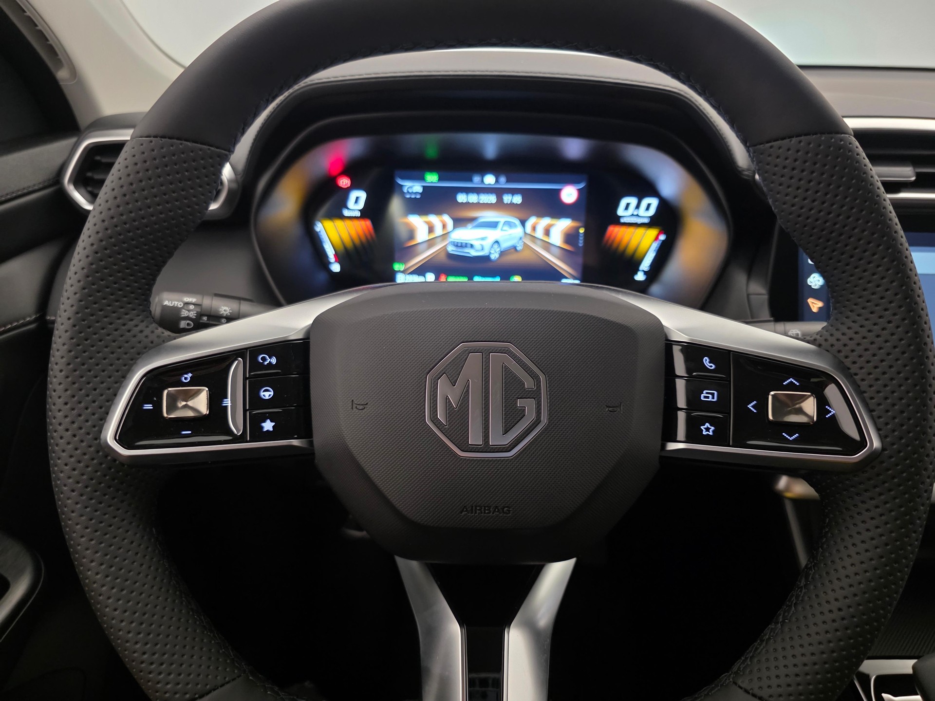 MG ZS 1.5 Hybrid+ Luxury-image-19