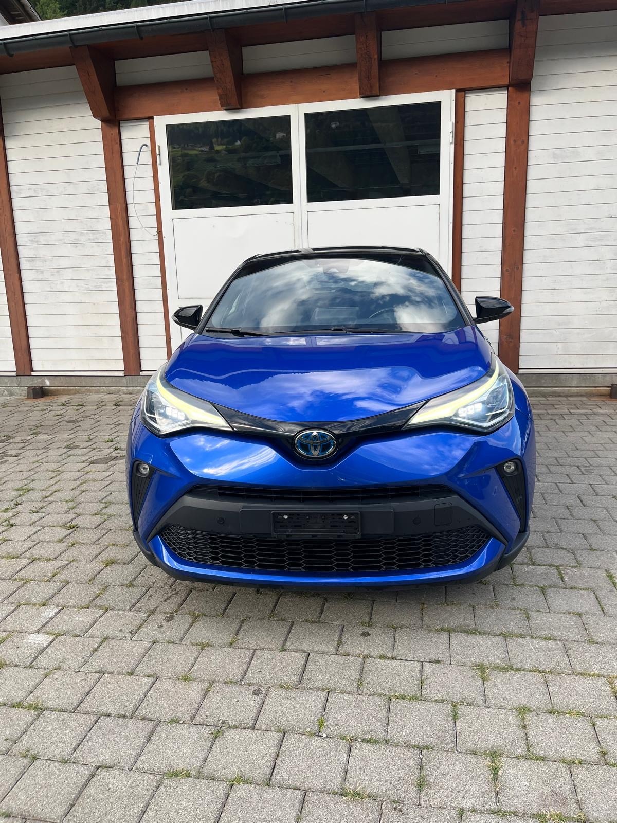 TOYOTA C-HR 2.0 HSD CVT Trend-image-0