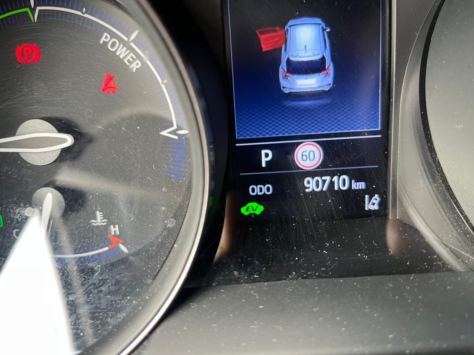 TOYOTA C-HR 2.0 HSD CVT Trend-image-4