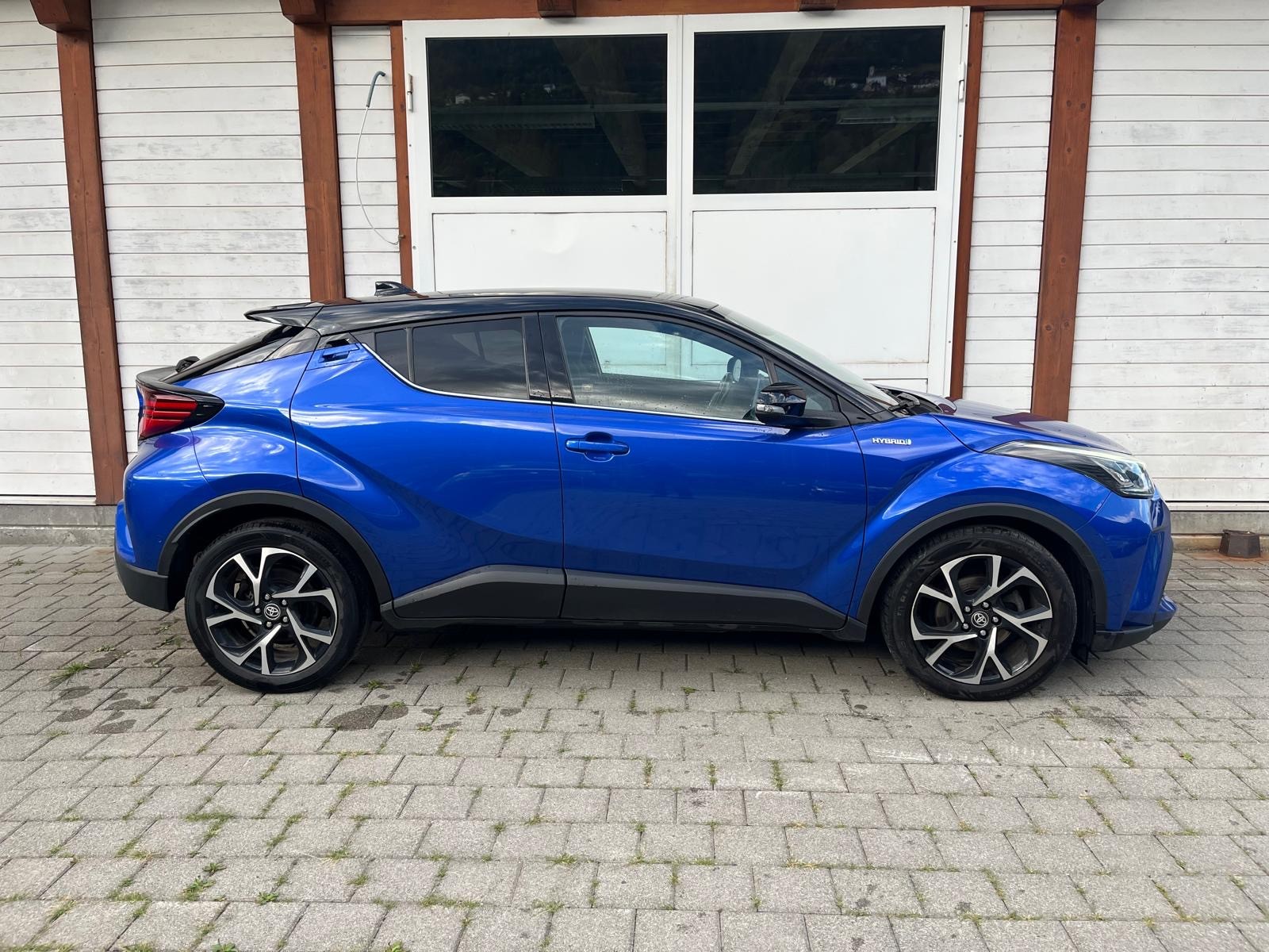 TOYOTA C-HR 2.0 HSD CVT Trend-image-1
