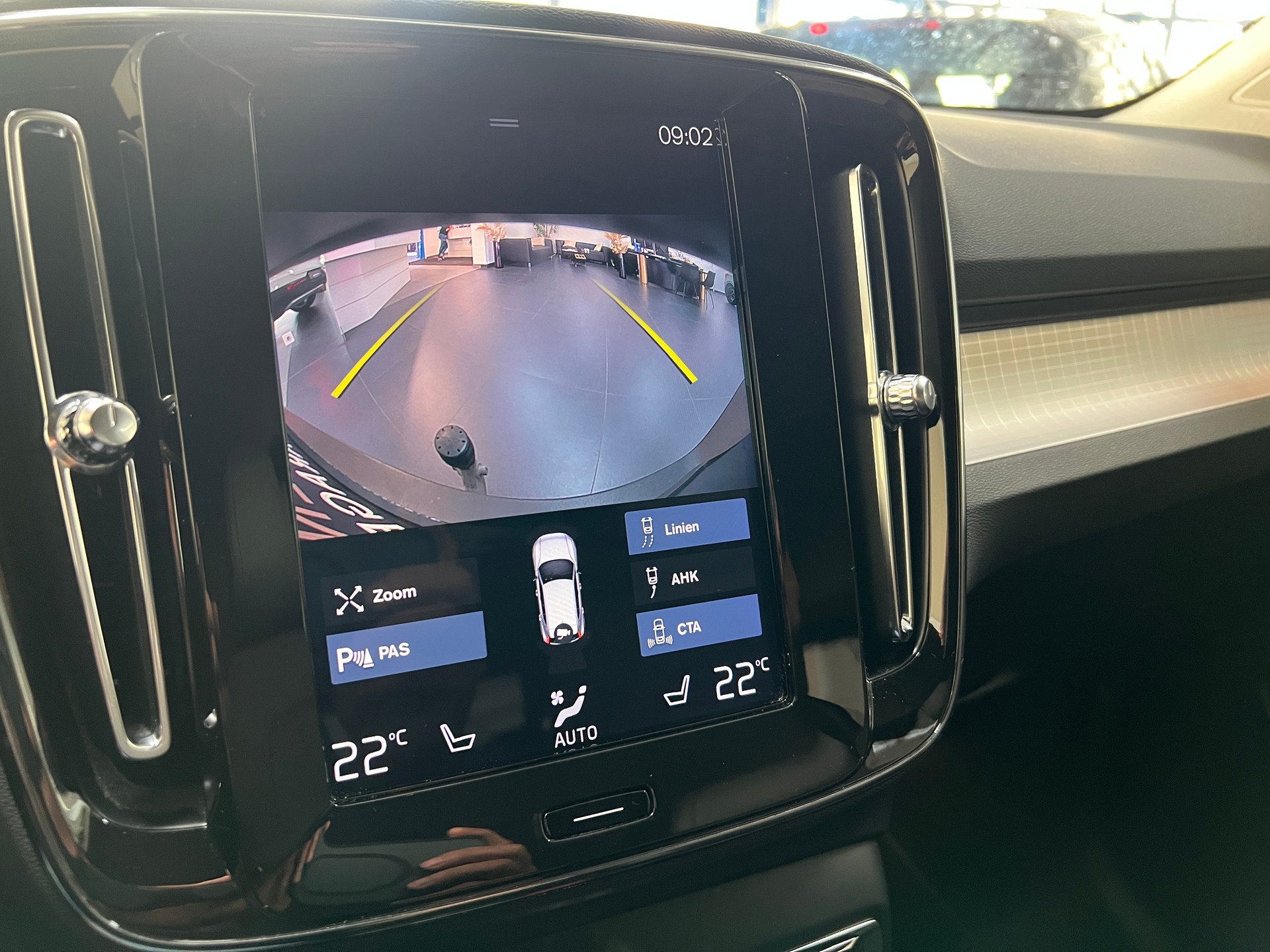VOLVO XC40 D4 AWD Momentum Geartronic-image-9