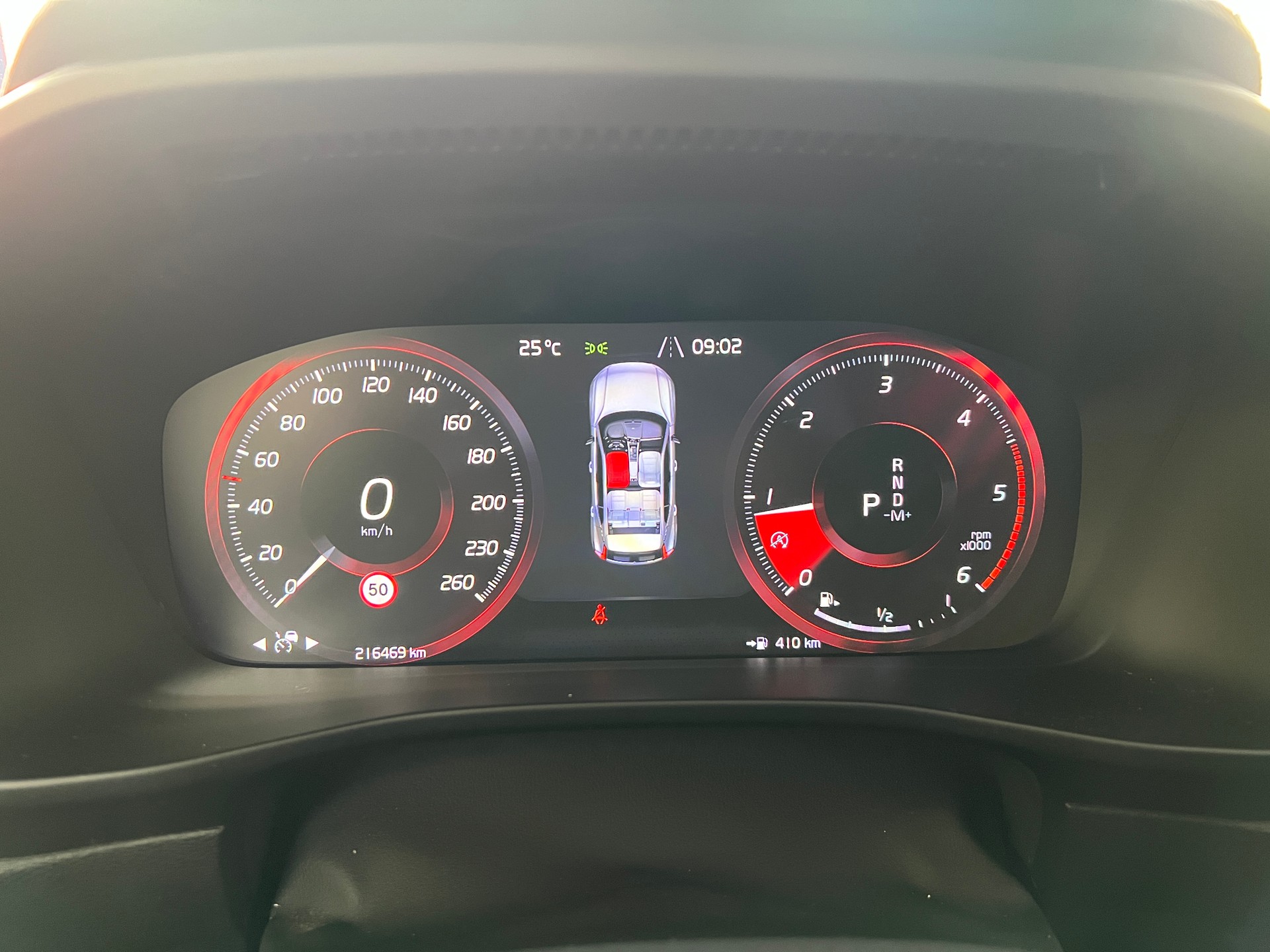 VOLVO XC40 D4 AWD Momentum Geartronic-image-13