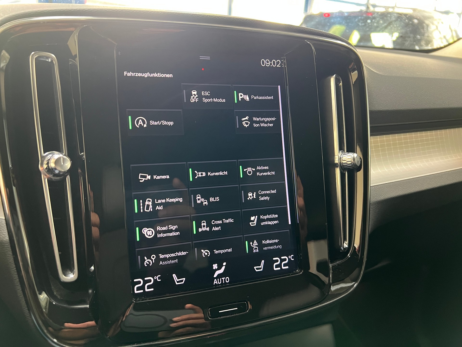 VOLVO XC40 D4 AWD Momentum Geartronic-image-10