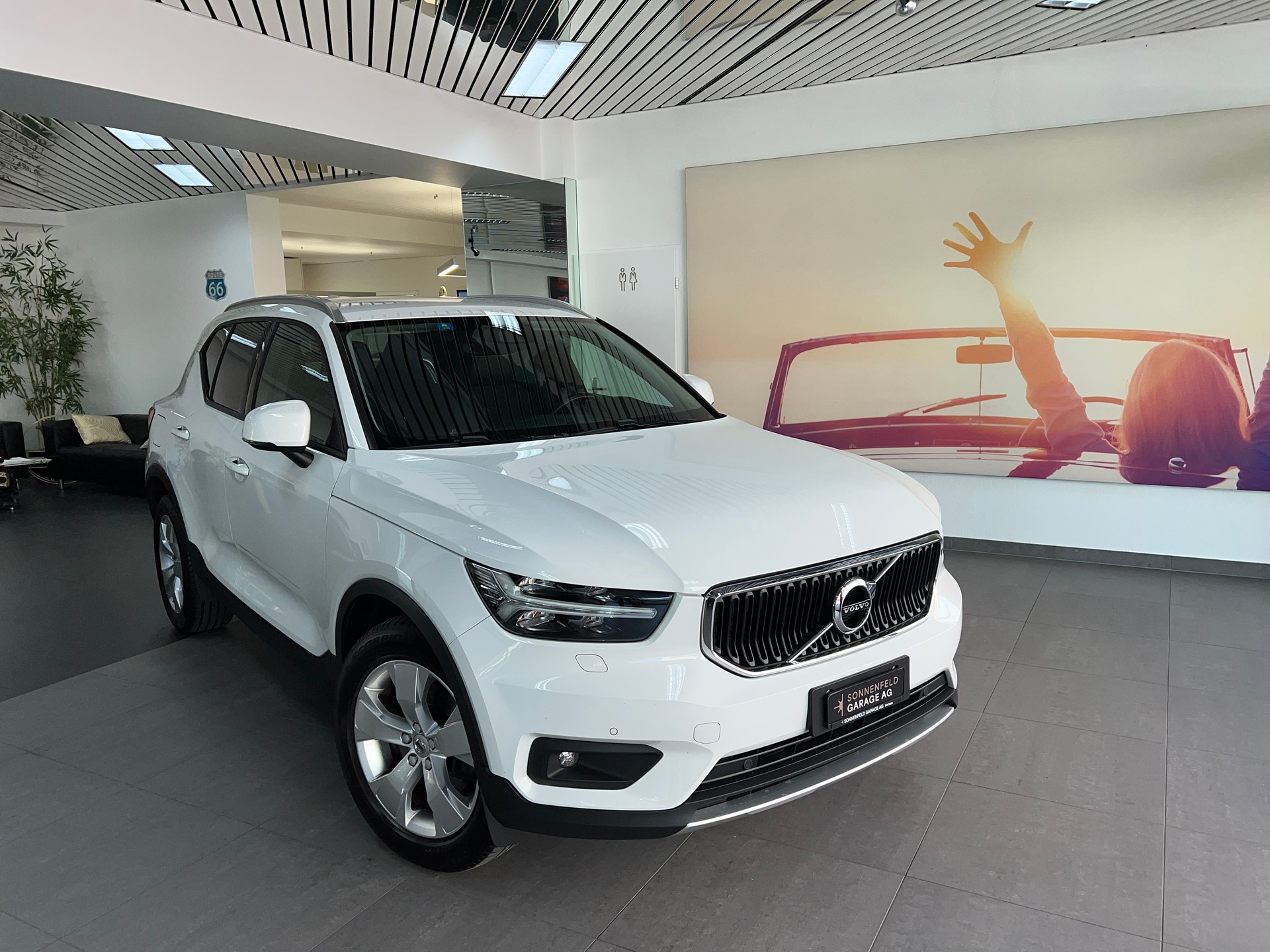 VOLVO XC40 D4 AWD Momentum Geartronic-image-0