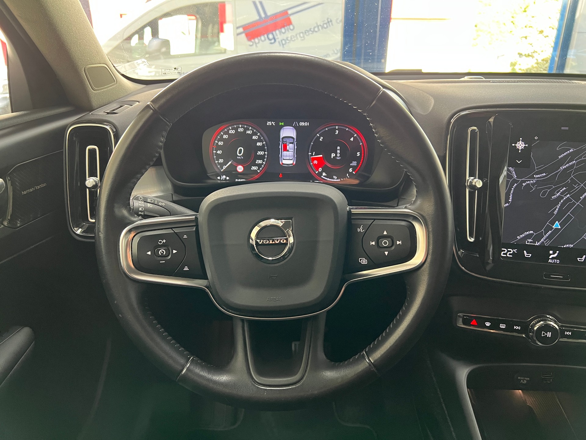 VOLVO XC40 D4 AWD Momentum Geartronic-image-7