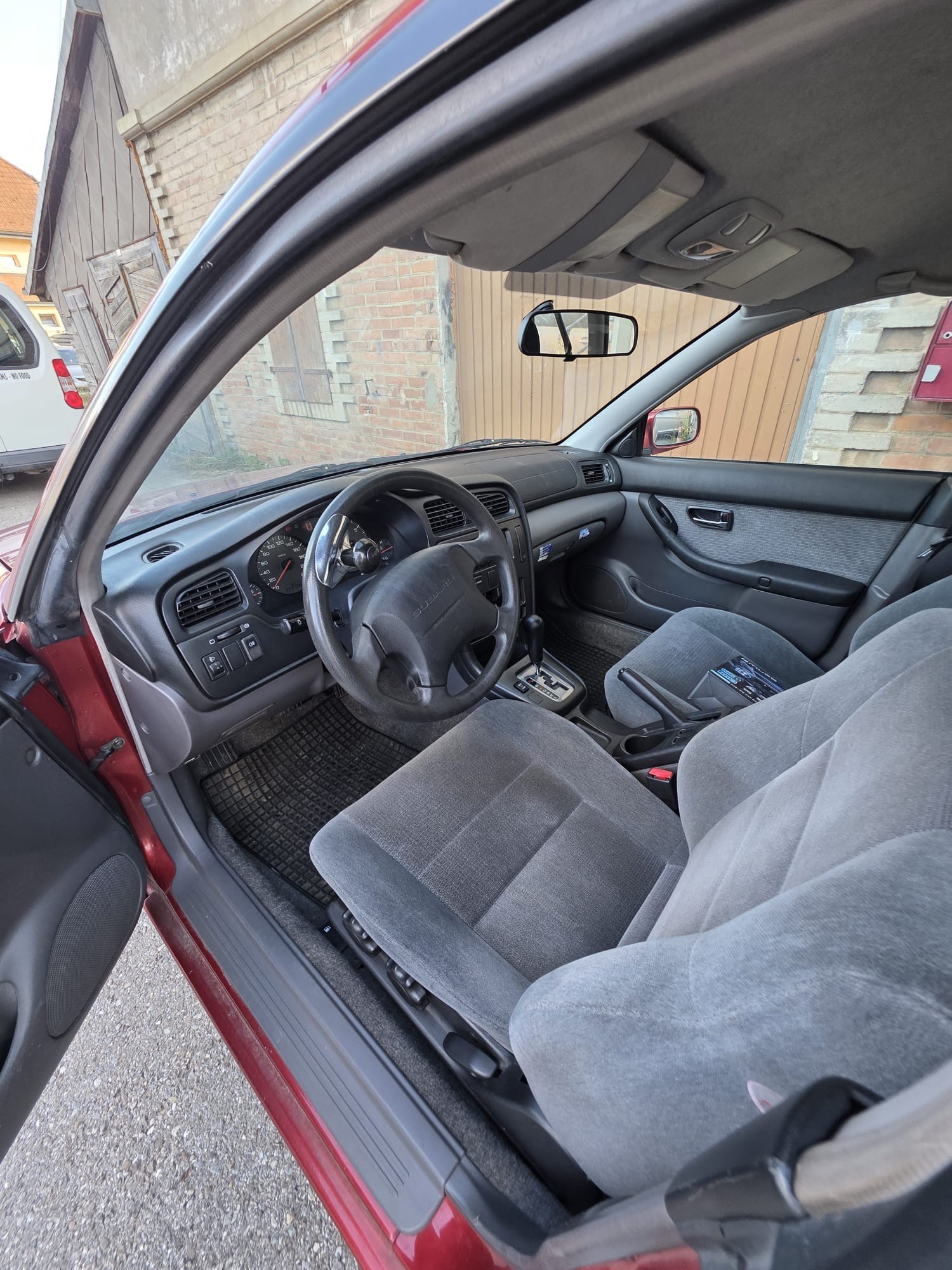 SUBARU Legacy 2.0 Swiss A-image-9