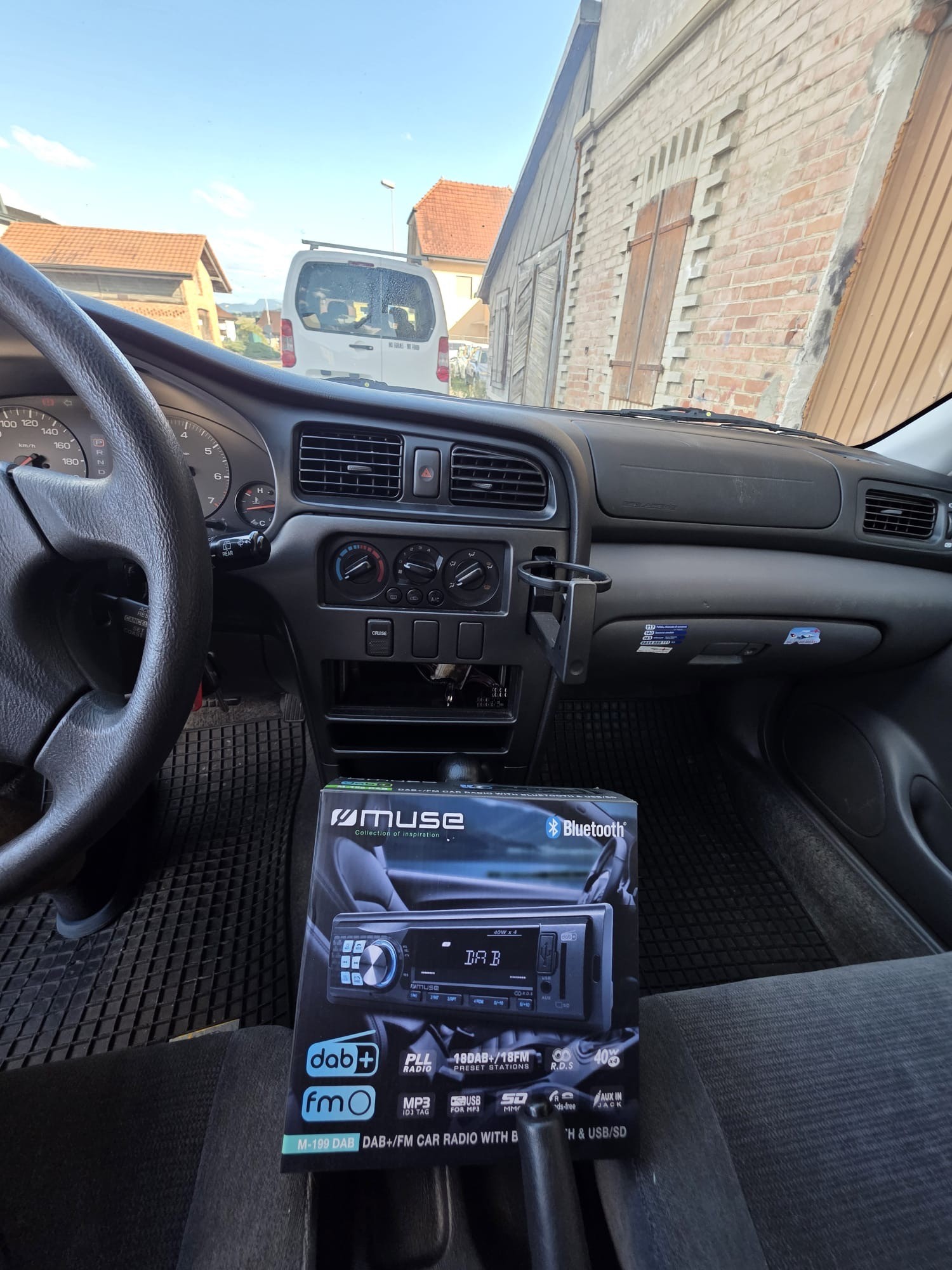 SUBARU Legacy 2.0 Swiss A-image-7