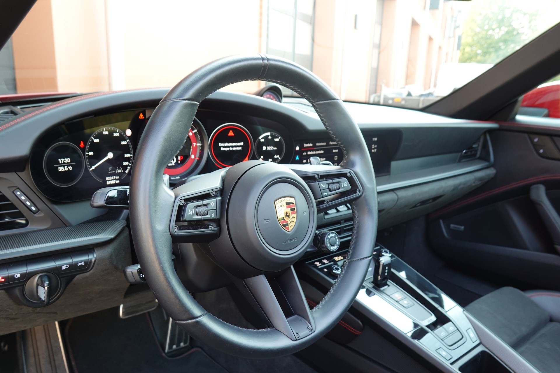PORSCHE 911 Targa 4 GTS PDK - "CH Auto * Porsche Approved * Son BOSE * Toutes Roues Direct. * Sièges Sport 18 Posit avec Mémoire"-image-15