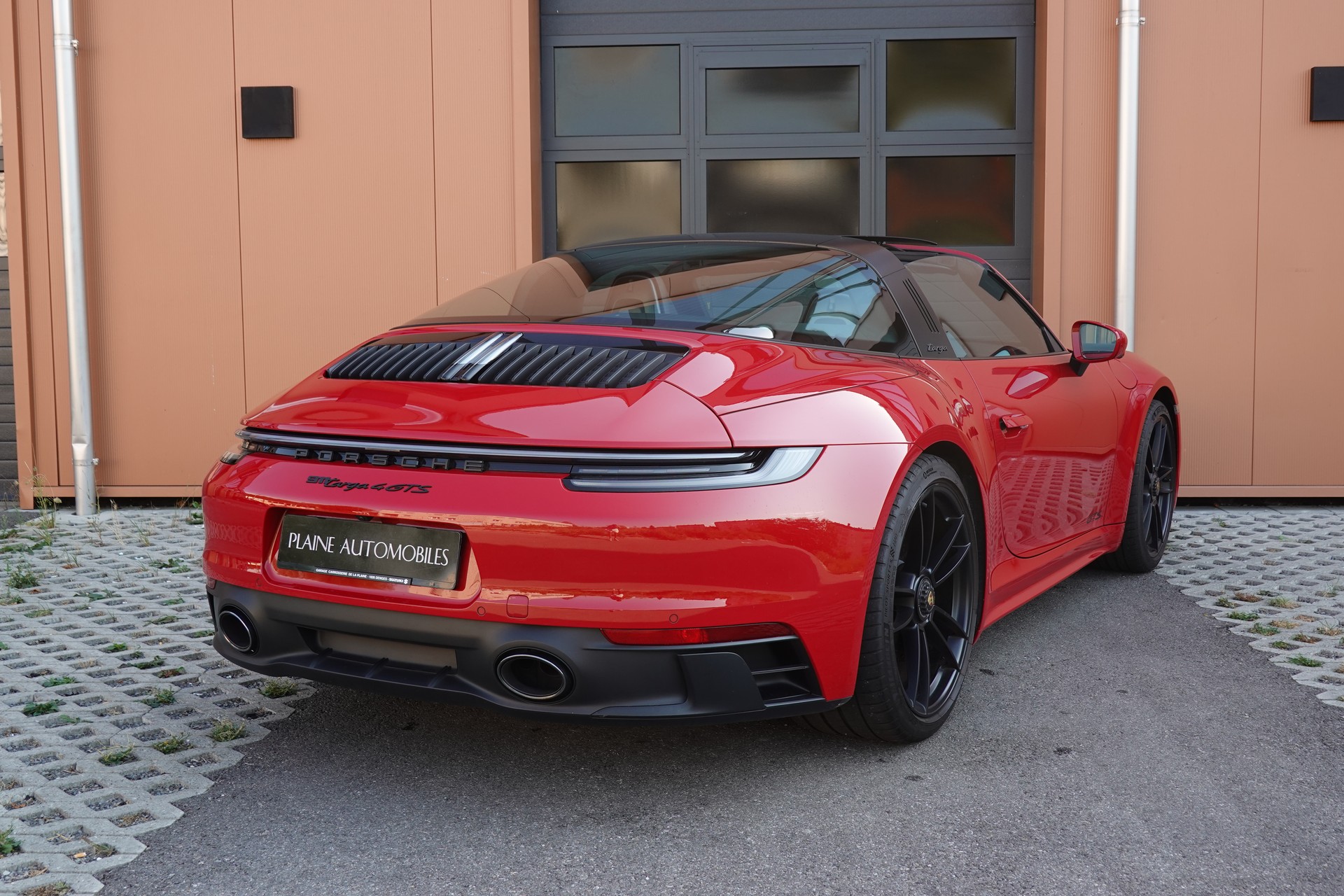 PORSCHE 911 Targa 4 GTS PDK - "CH Auto * Porsche Approved * Son BOSE * Toutes Roues Direct. * Sièges Sport 18 Posit avec Mémoire"-image-8