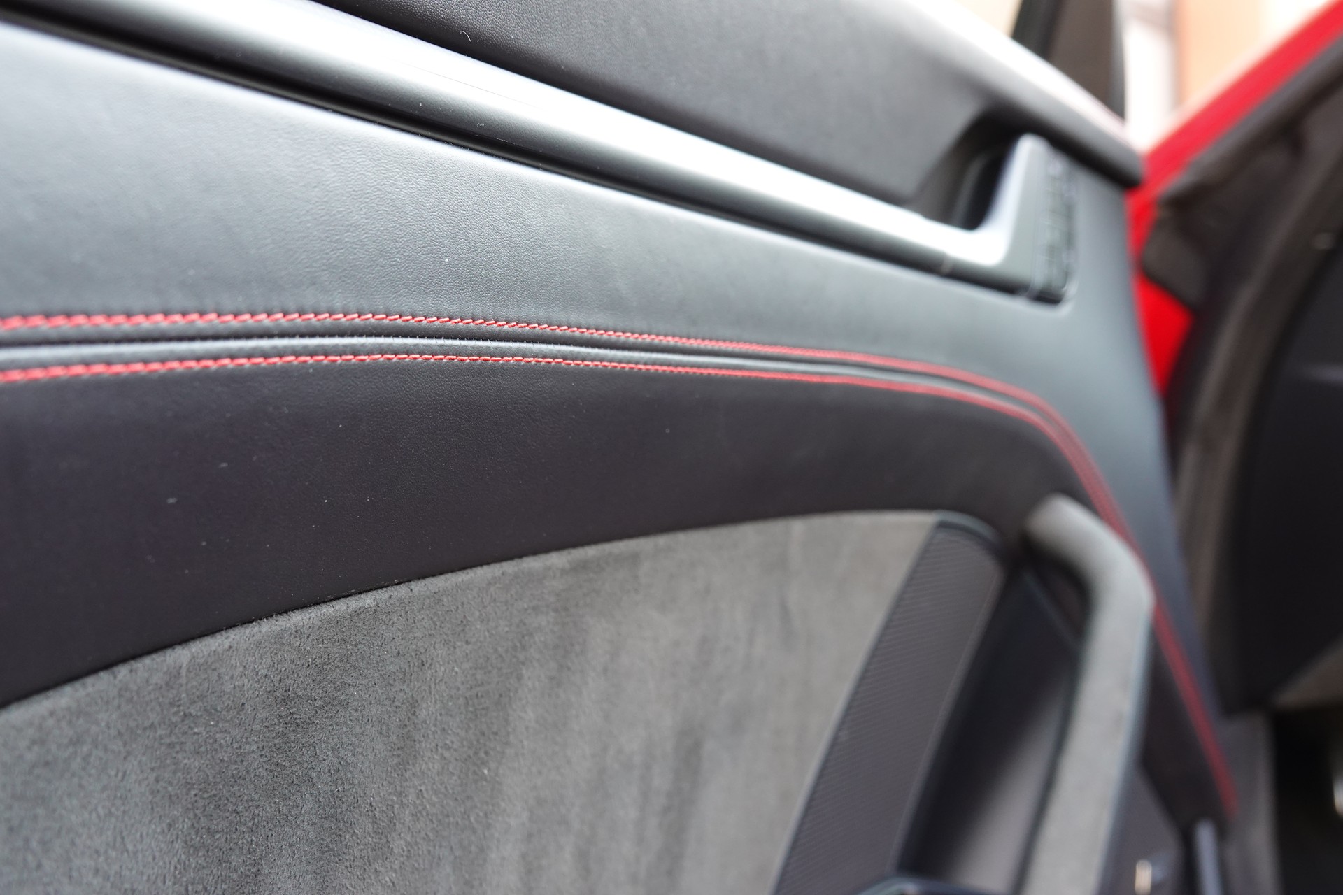 PORSCHE 911 Targa 4 GTS PDK - "CH Auto * Porsche Approved * Son BOSE * Toutes Roues Direct. * Sièges Sport 18 Posit avec Mémoire"-image-13
