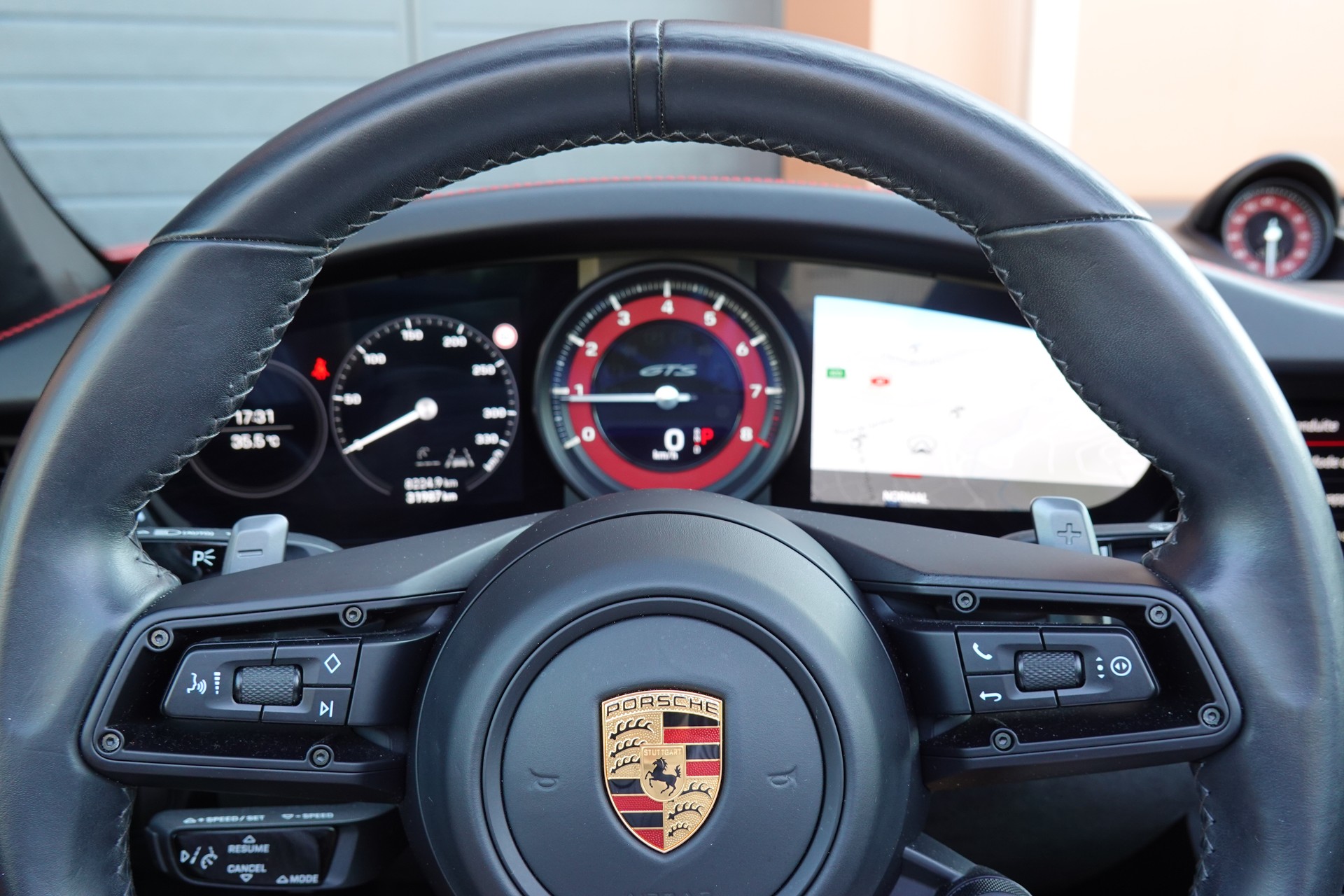 PORSCHE 911 Targa 4 GTS PDK - "CH Auto * Porsche Approved * Son BOSE * Toutes Roues Direct. * Sièges Sport 18 Posit avec Mémoire"-image-16