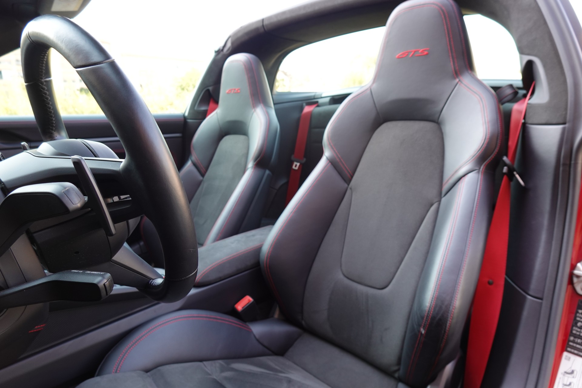 PORSCHE 911 Targa 4 GTS PDK - "CH Auto * Porsche Approved * Son BOSE * Toutes Roues Direct. * Sièges Sport 18 Posit avec Mémoire"-image-27