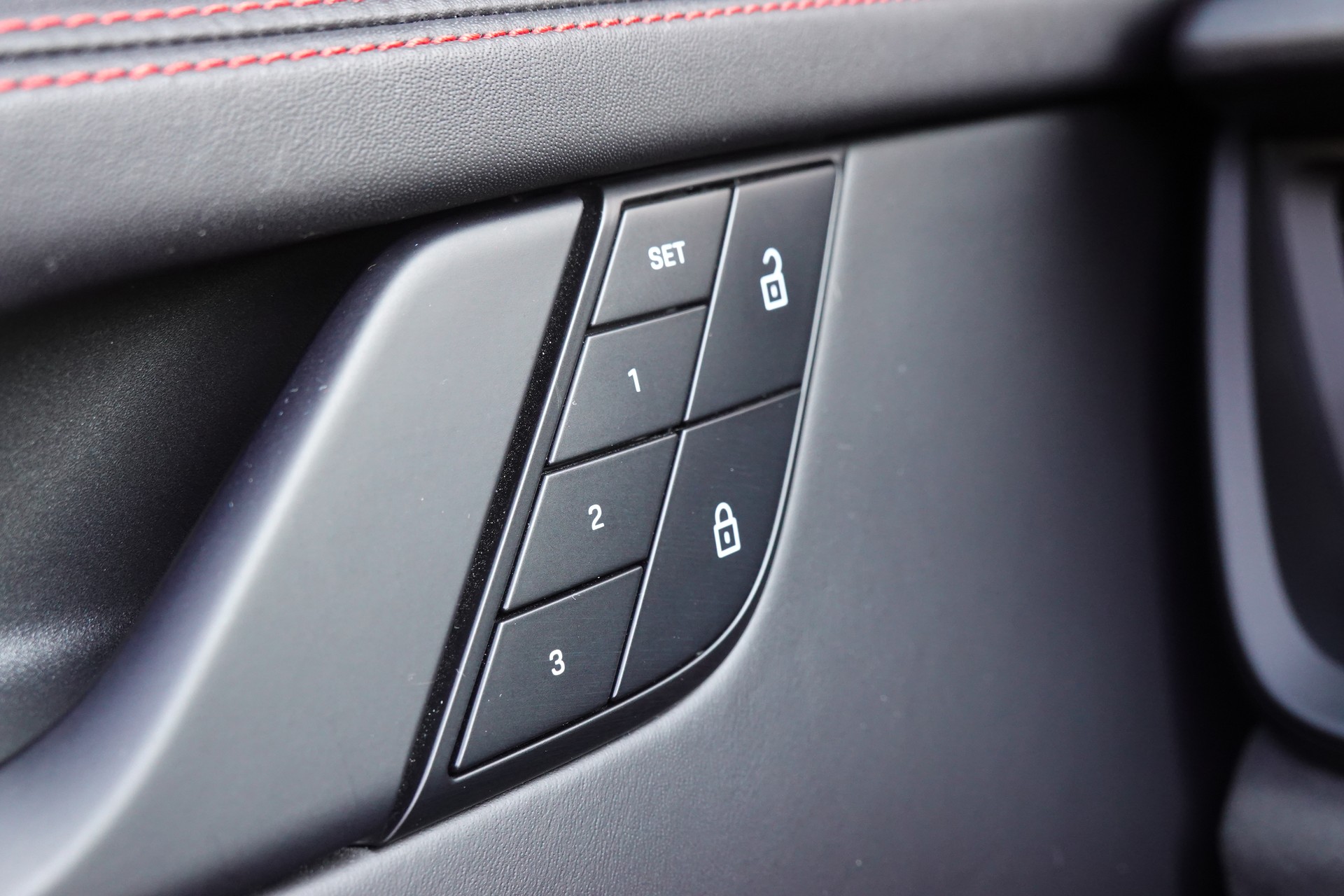 PORSCHE 911 Targa 4 GTS PDK - "CH Auto * Porsche Approved * Son BOSE * Toutes Roues Direct. * Sièges Sport 18 Posit avec Mémoire"-image-24