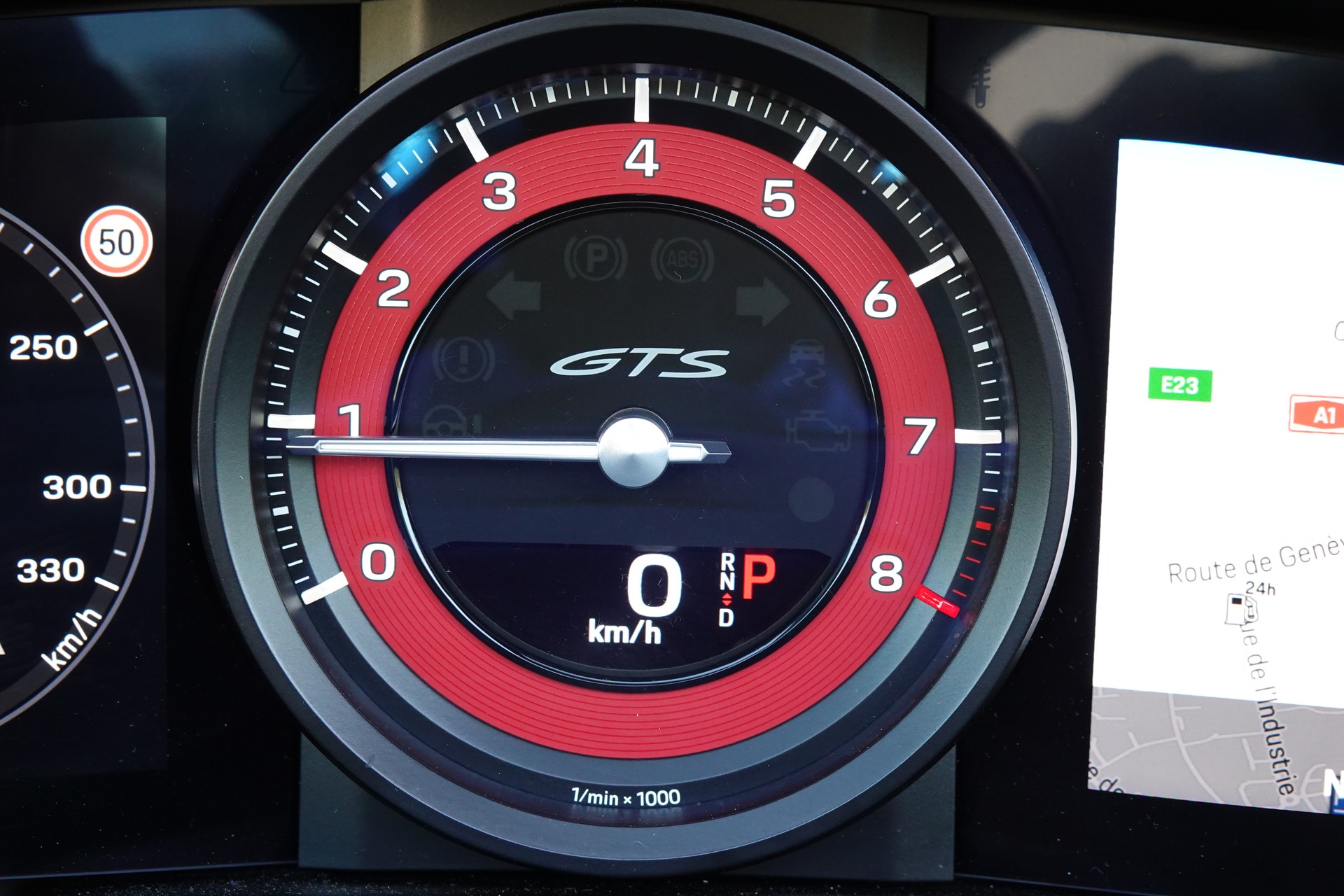 PORSCHE 911 Targa 4 GTS PDK - "CH Auto * Porsche Approved * Son BOSE * Toutes Roues Direct. * Sièges Sport 18 Posit avec Mémoire"-image-17