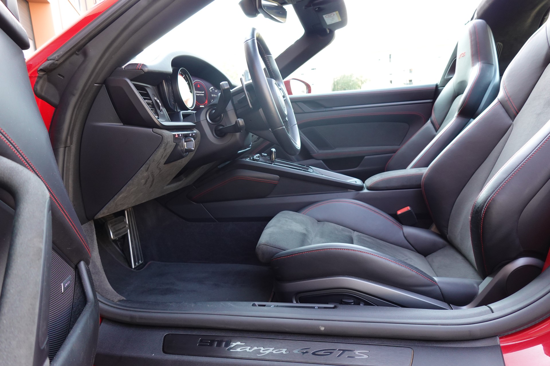 PORSCHE 911 Targa 4 GTS PDK - "CH Auto * Porsche Approved * Son BOSE * Toutes Roues Direct. * Sièges Sport 18 Posit avec Mémoire"-image-14