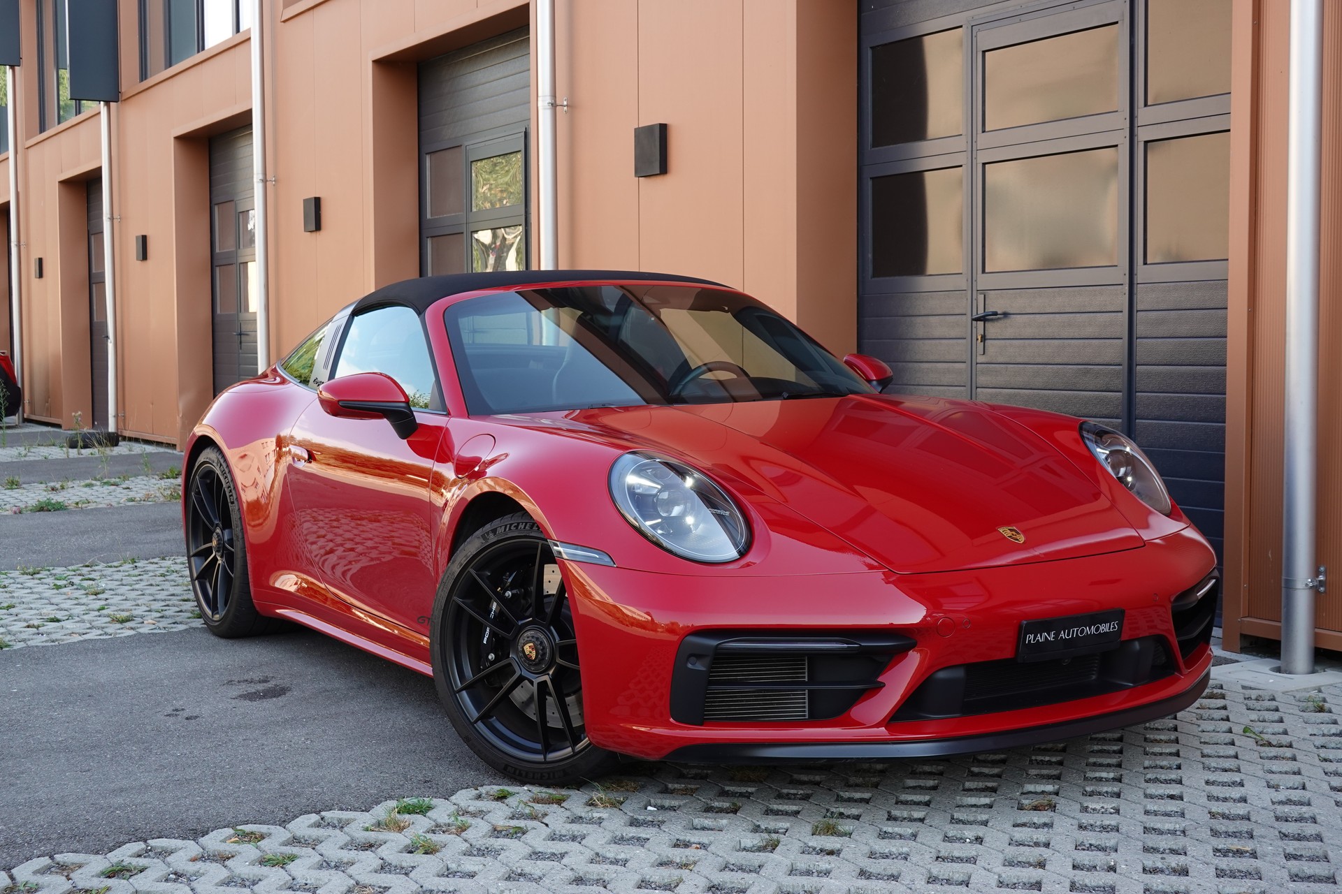 PORSCHE 911 Targa 4 GTS PDK - "CH Auto * Porsche Approved * Son BOSE * Toutes Roues Direct. * Sièges Sport 18 Posit avec Mémoire"-image-6