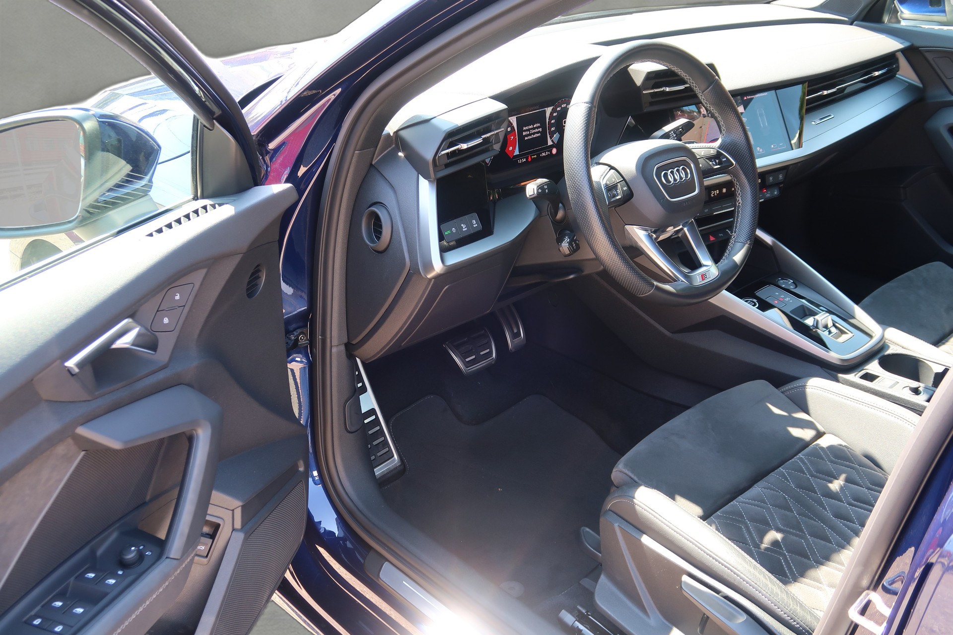 AUDI A3 Sportback 35 TFSI Attraction S-tronic-image-7