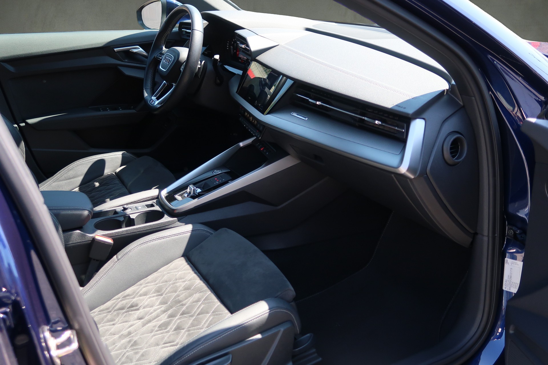 AUDI A3 Sportback 35 TFSI Attraction S-tronic-image-9