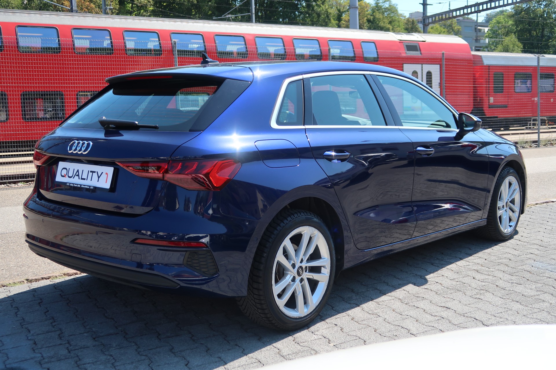 AUDI A3 Sportback 35 TFSI Attraction S-tronic-showroom-element-3