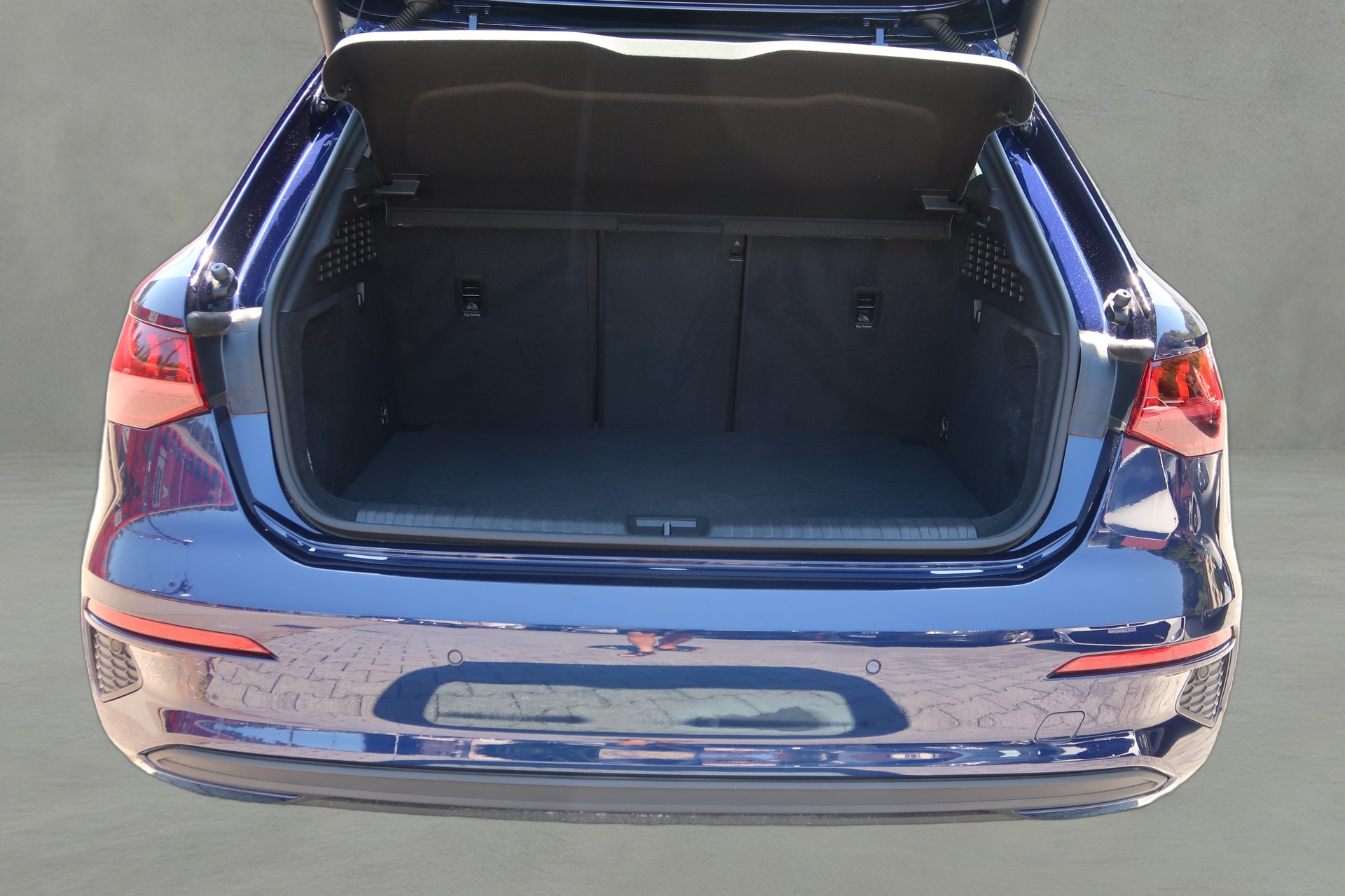 AUDI A3 Sportback 35 TFSI Attraction S-tronic-image-25