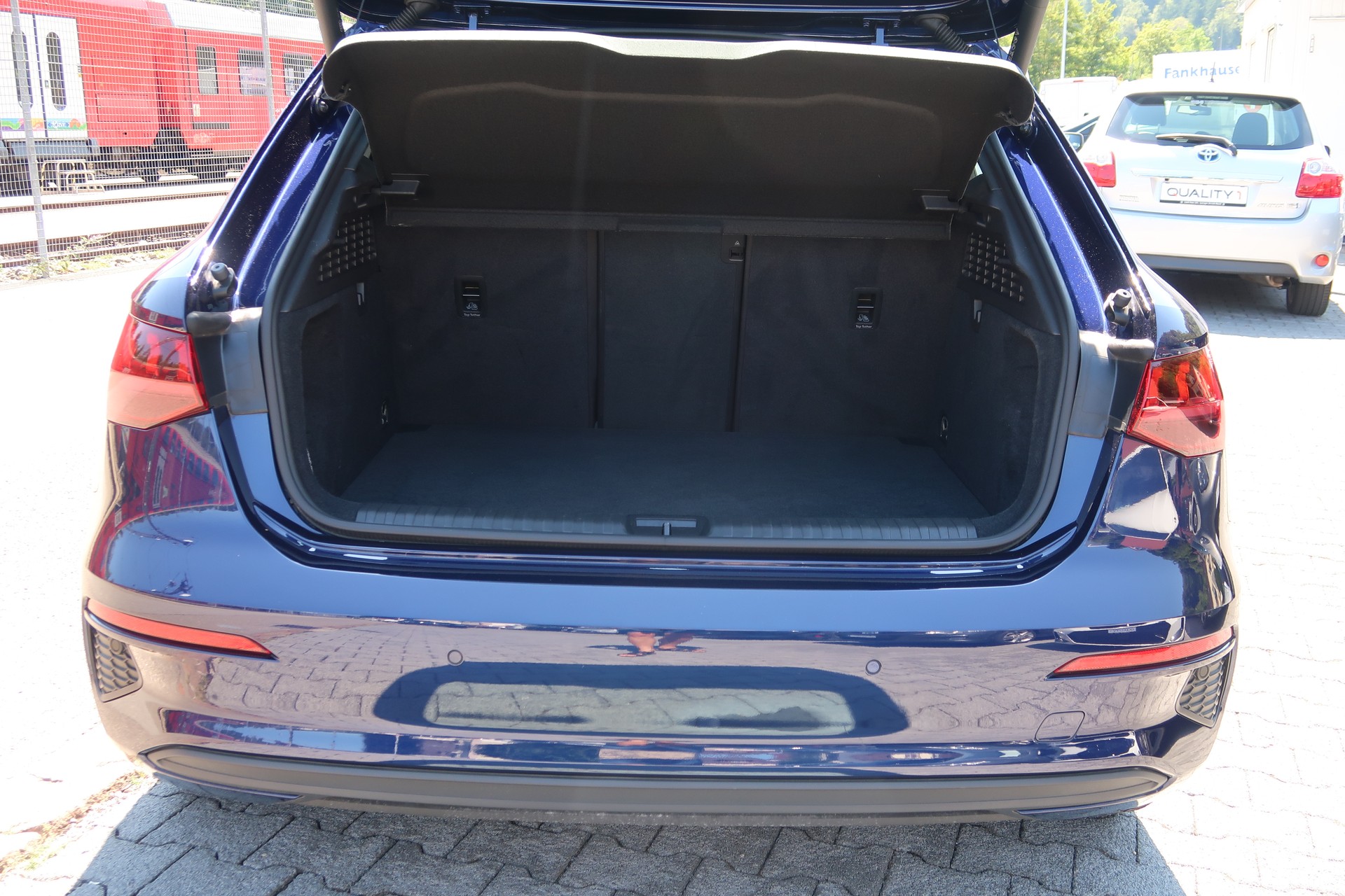 AUDI A3 Sportback 35 TFSI Attraction S-tronic-image-25