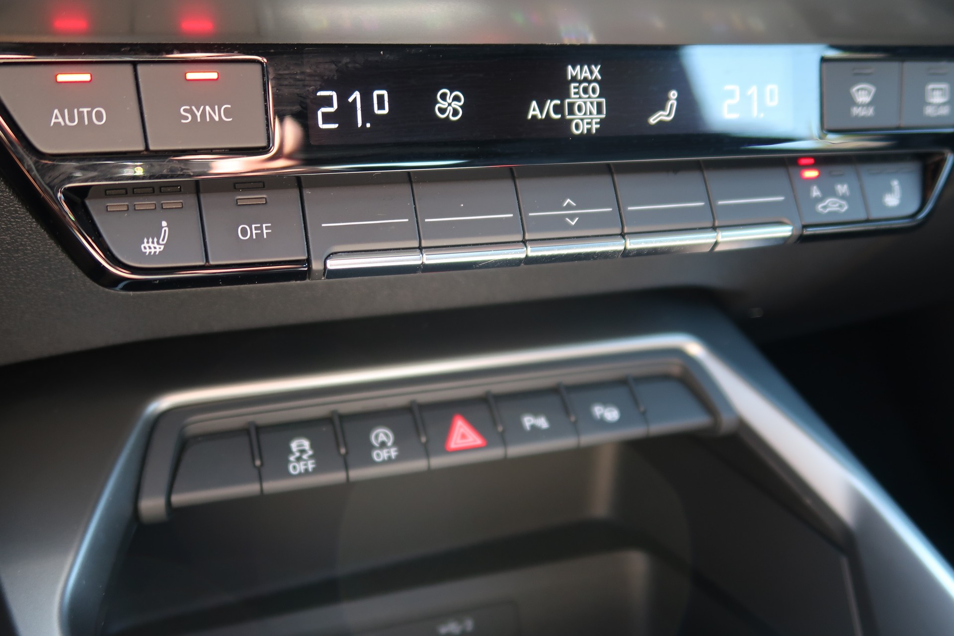 AUDI A3 Sportback 35 TFSI Attraction S-tronic-image-11