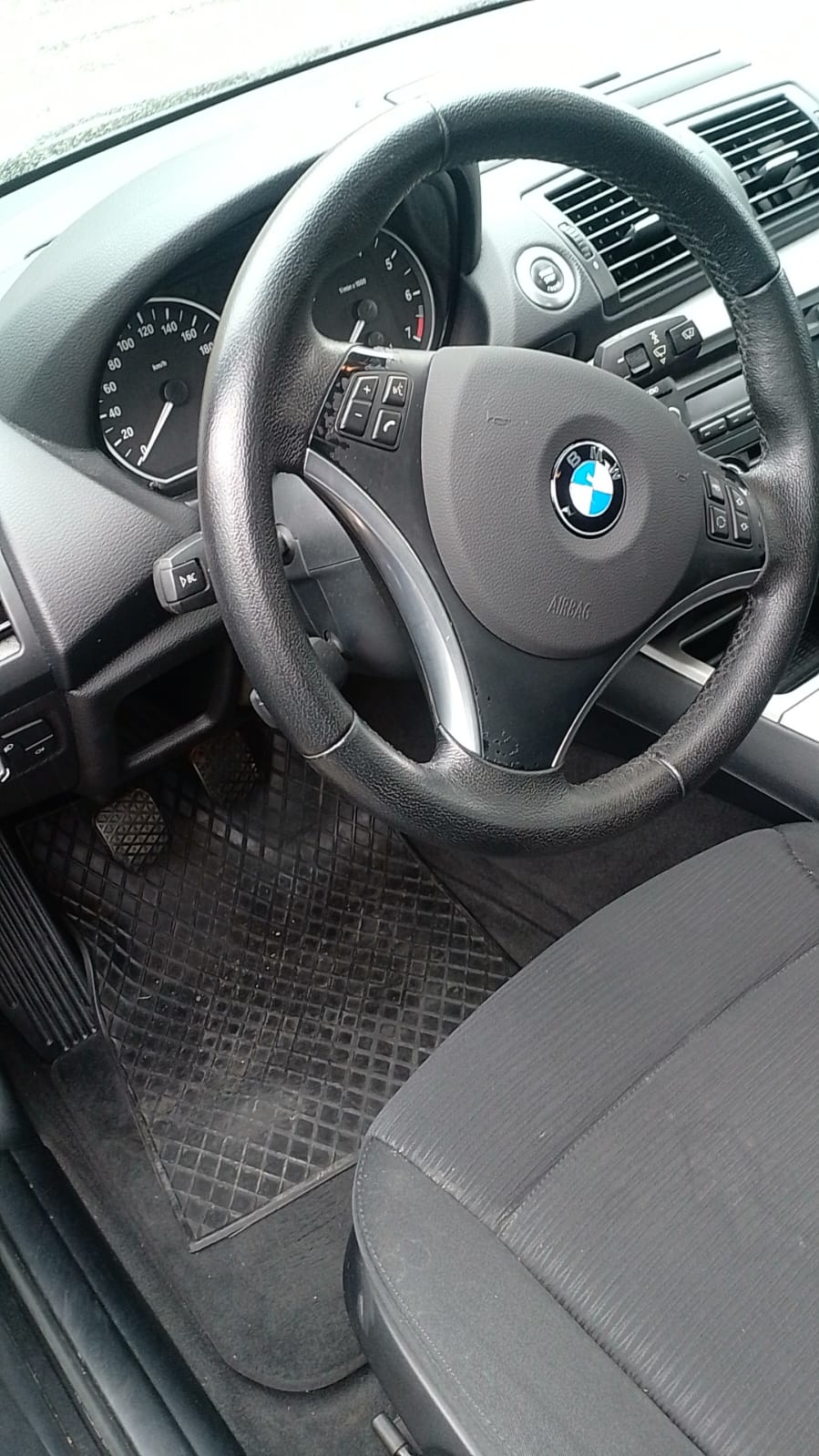 BMW 118i-image-2