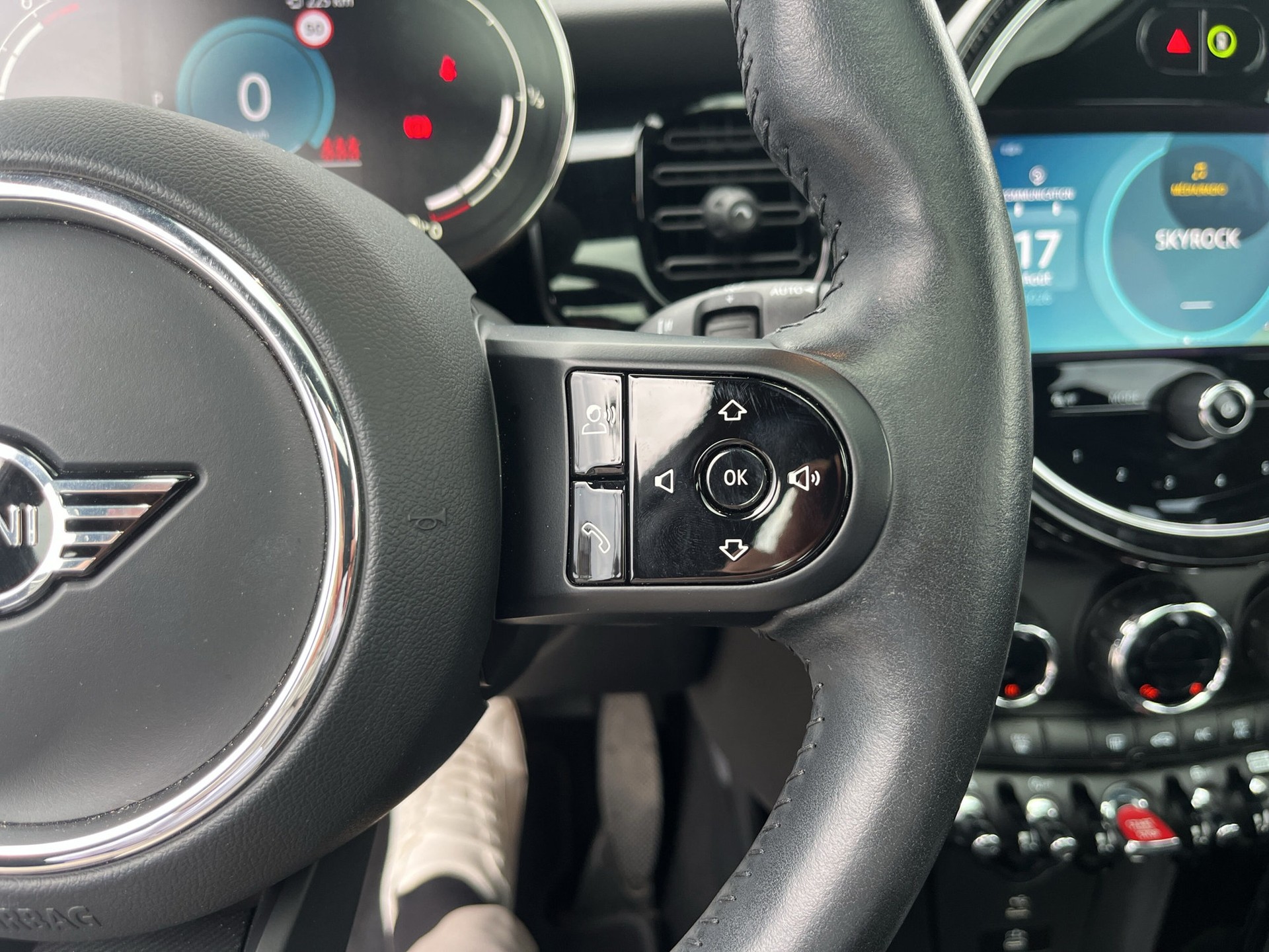 MINI Cooper Steptronic DKG-image-16