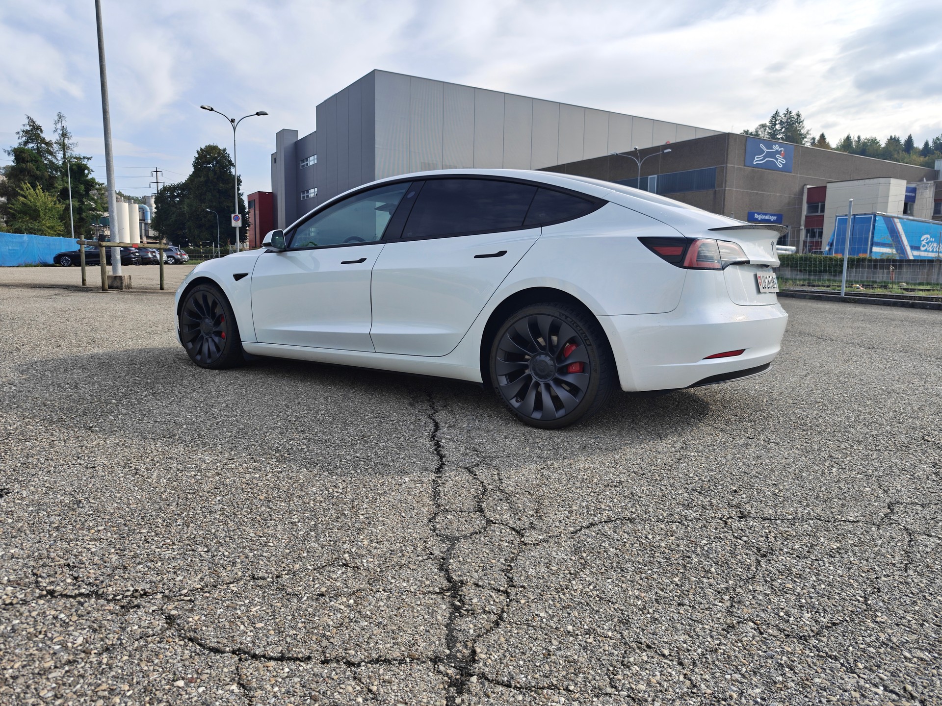 TESLA Model 3 Performance-image-2