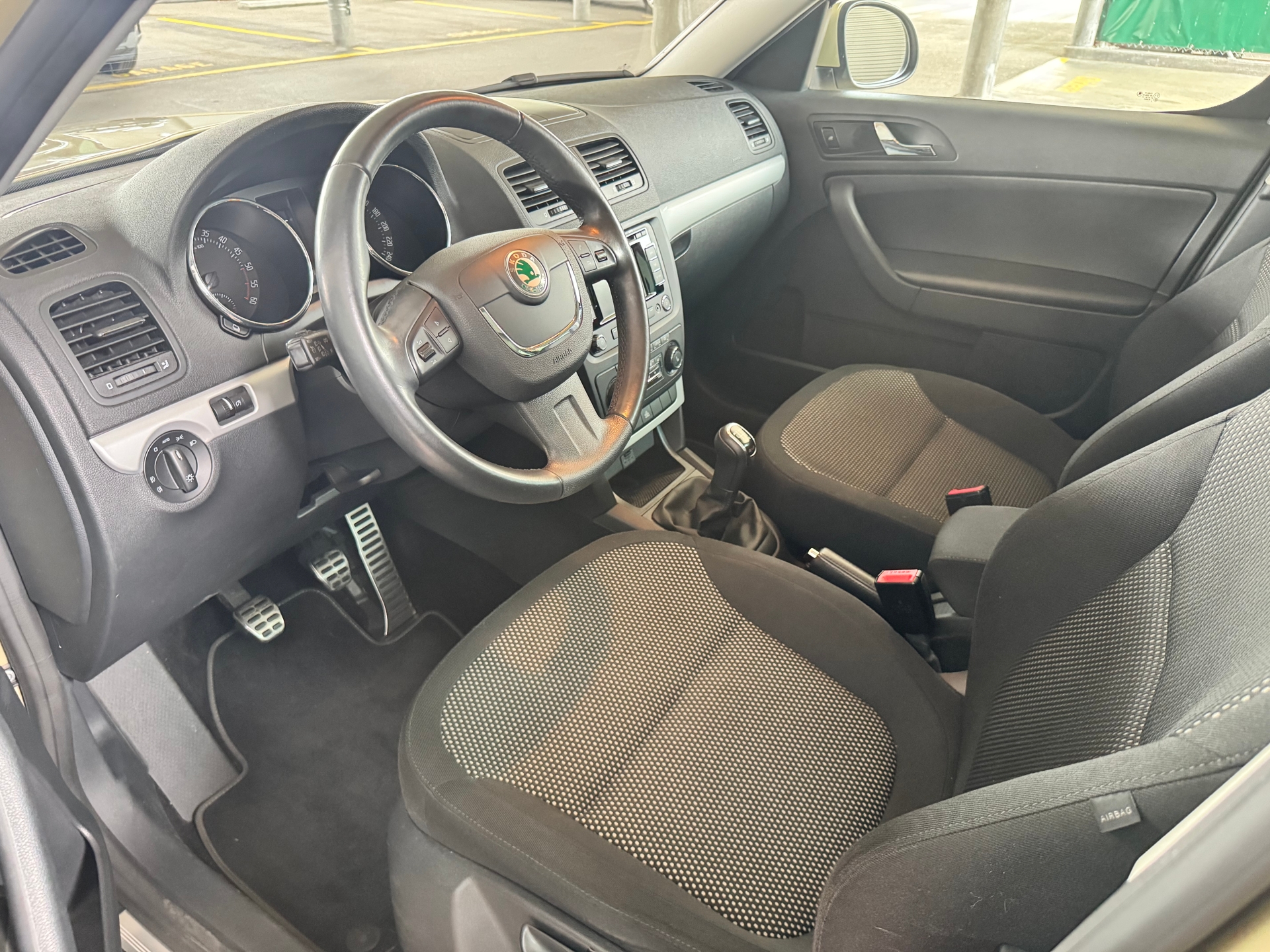 SKODA Yeti 2.0 TDI 110 AllDrive 4x4-image-6