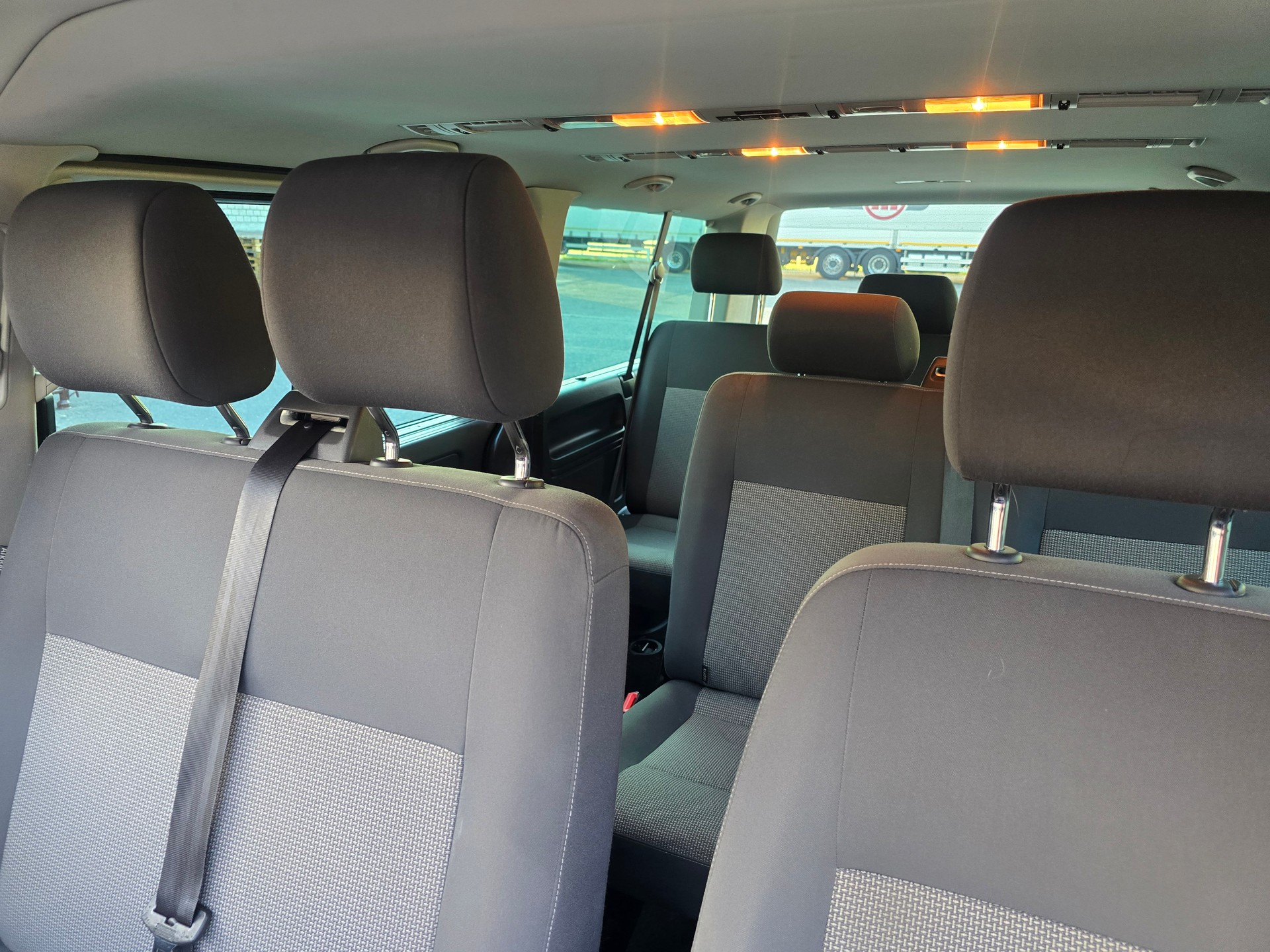 VW T5 Caravelle Trendline 2.0 TDI CR DSG-image-12